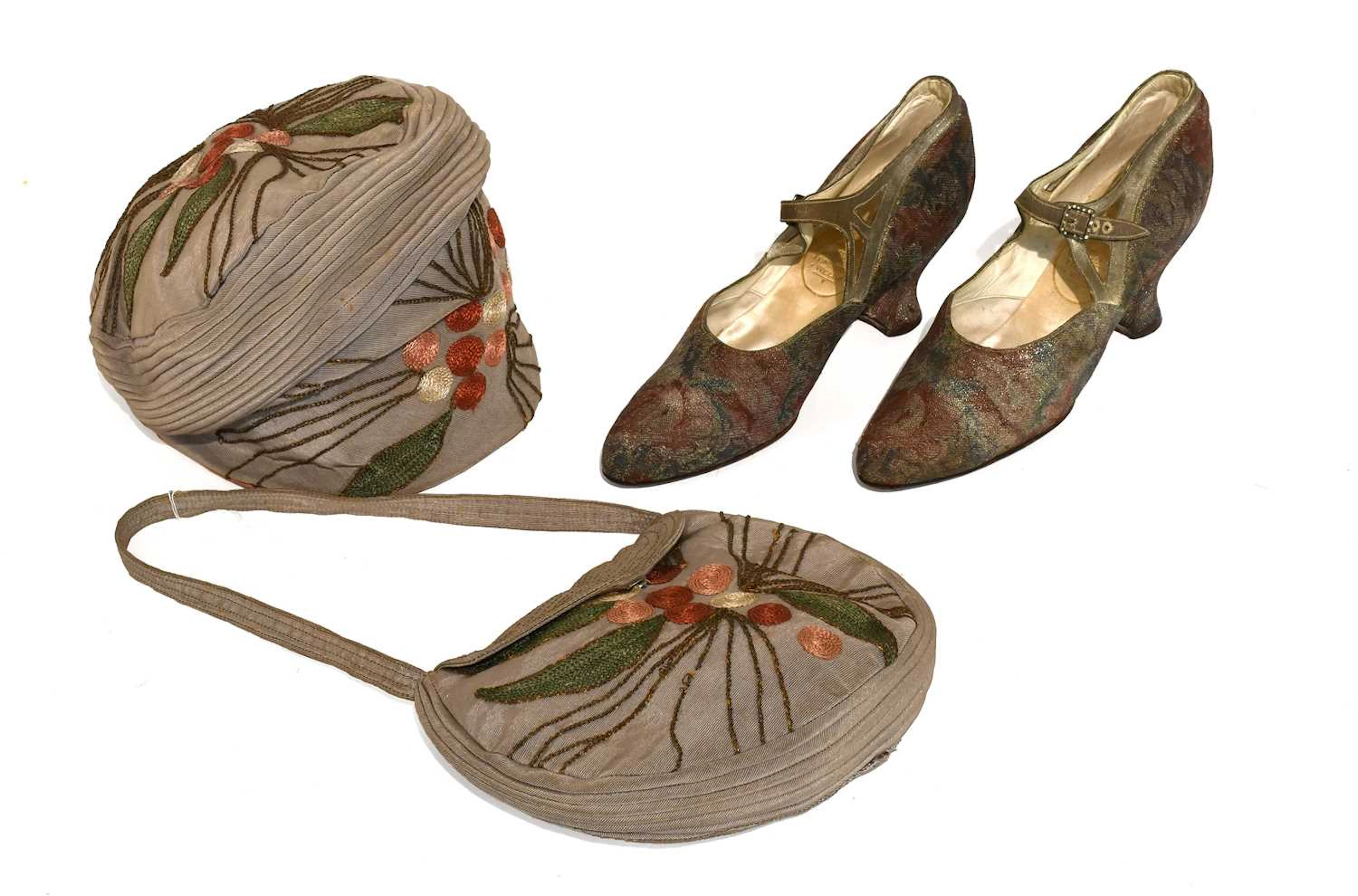 Circa 1920s C D Co Clar-Dari Hat, Columbus, New York Grey Silk Grosgrain