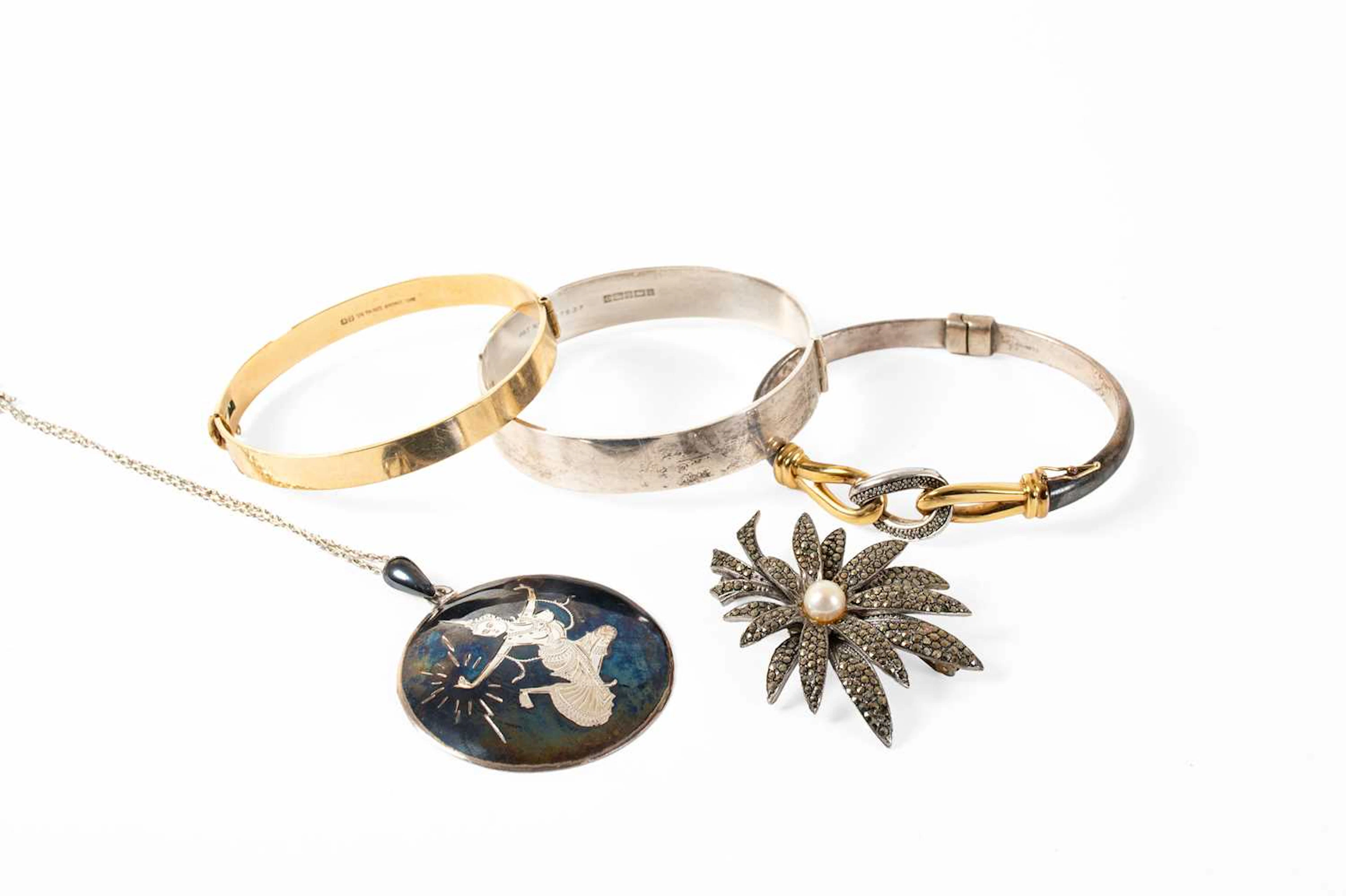 A Small Quantity of Silver and Other Jewellery