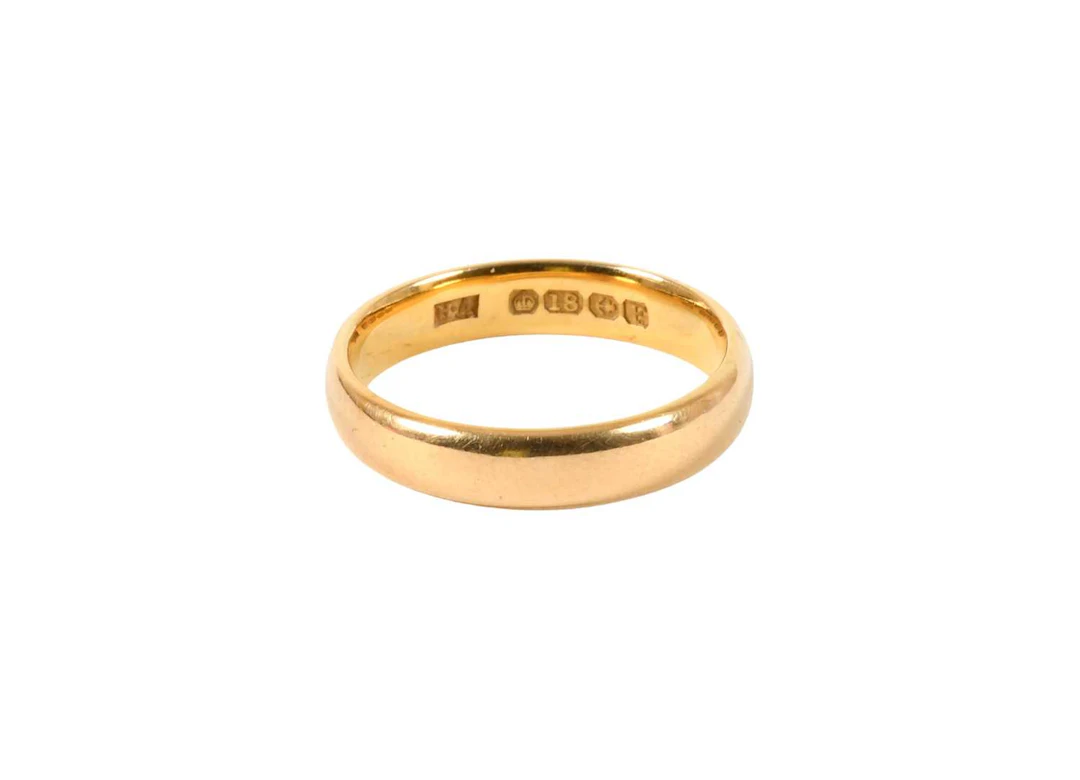 An 18 Carat Gold Band Ring