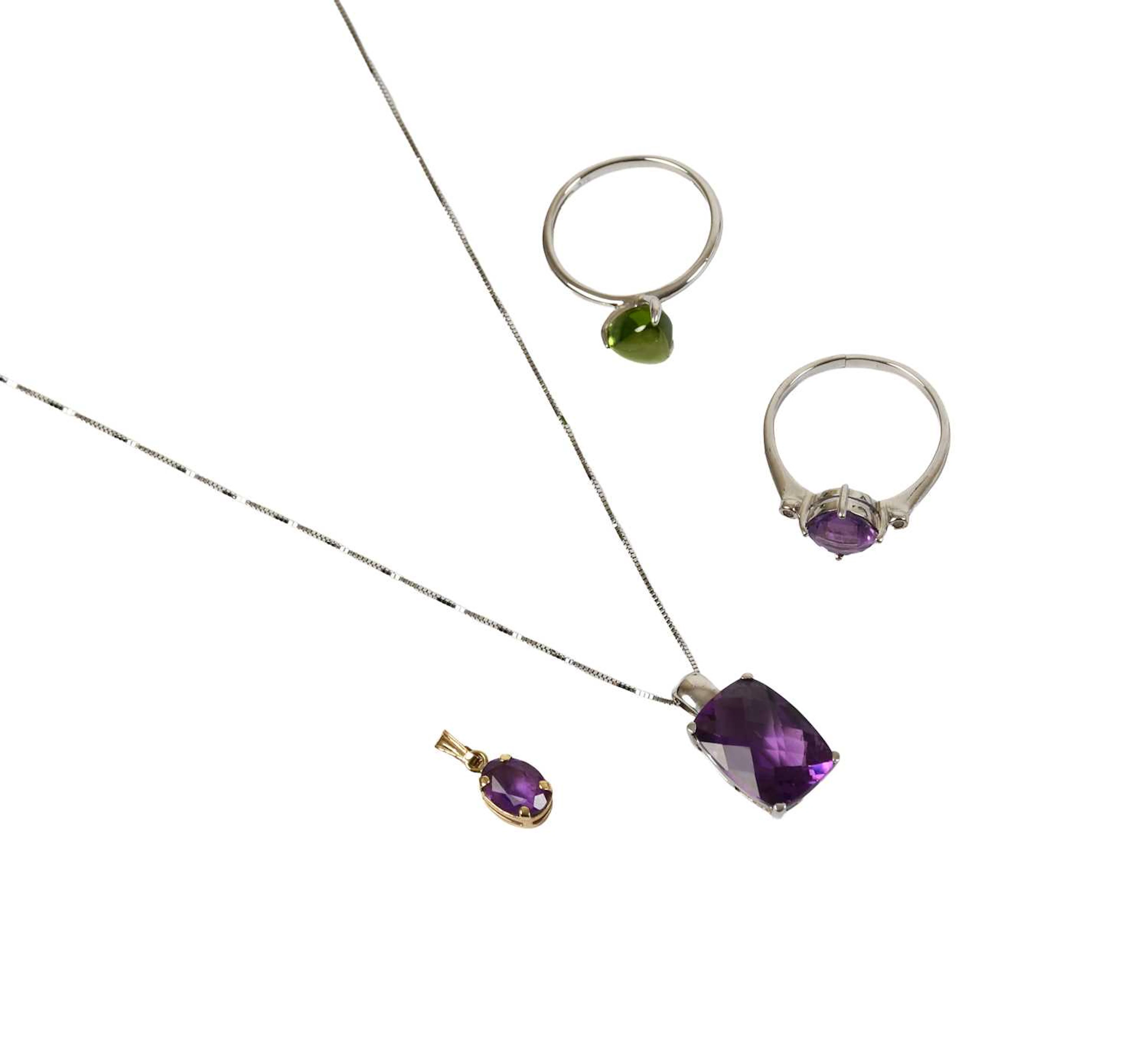 A Small Quantity of Jewellery