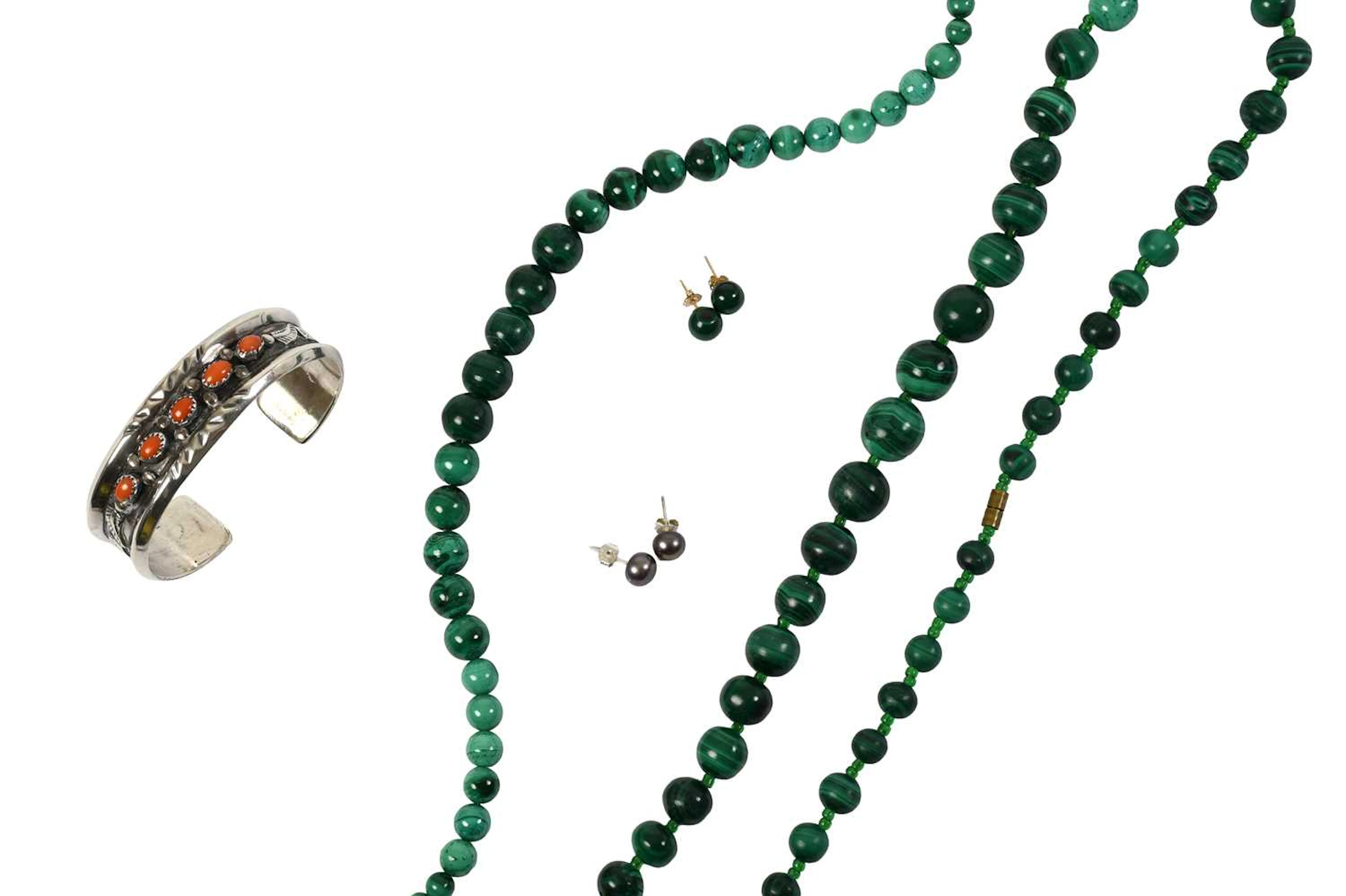 A Small Quantity of Jewellery