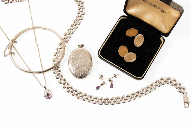 A Pair of 9 Carat Gold Cuff Links, A Silver Locket, Other items of Jewellery