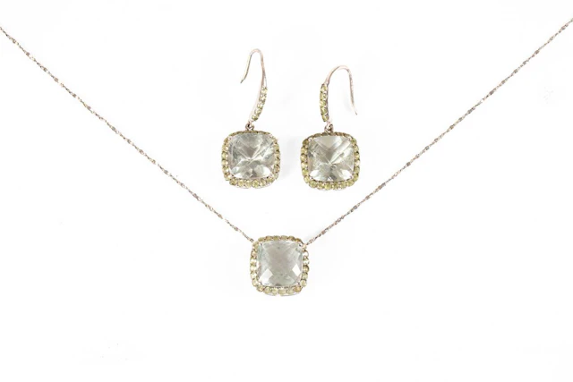A 9 Carat Gold Prasiolite Pendant on Chain, A Pair of Matching Earrings (a.f)