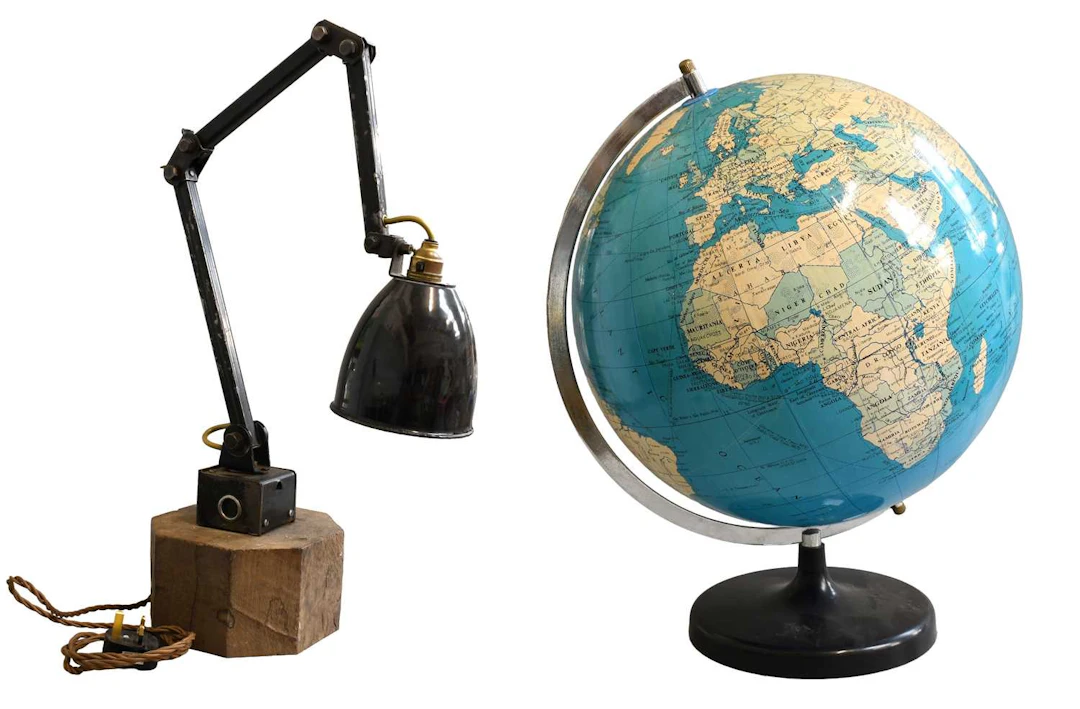 A Memlite Industrial Three Point Adjustable Work Lamp