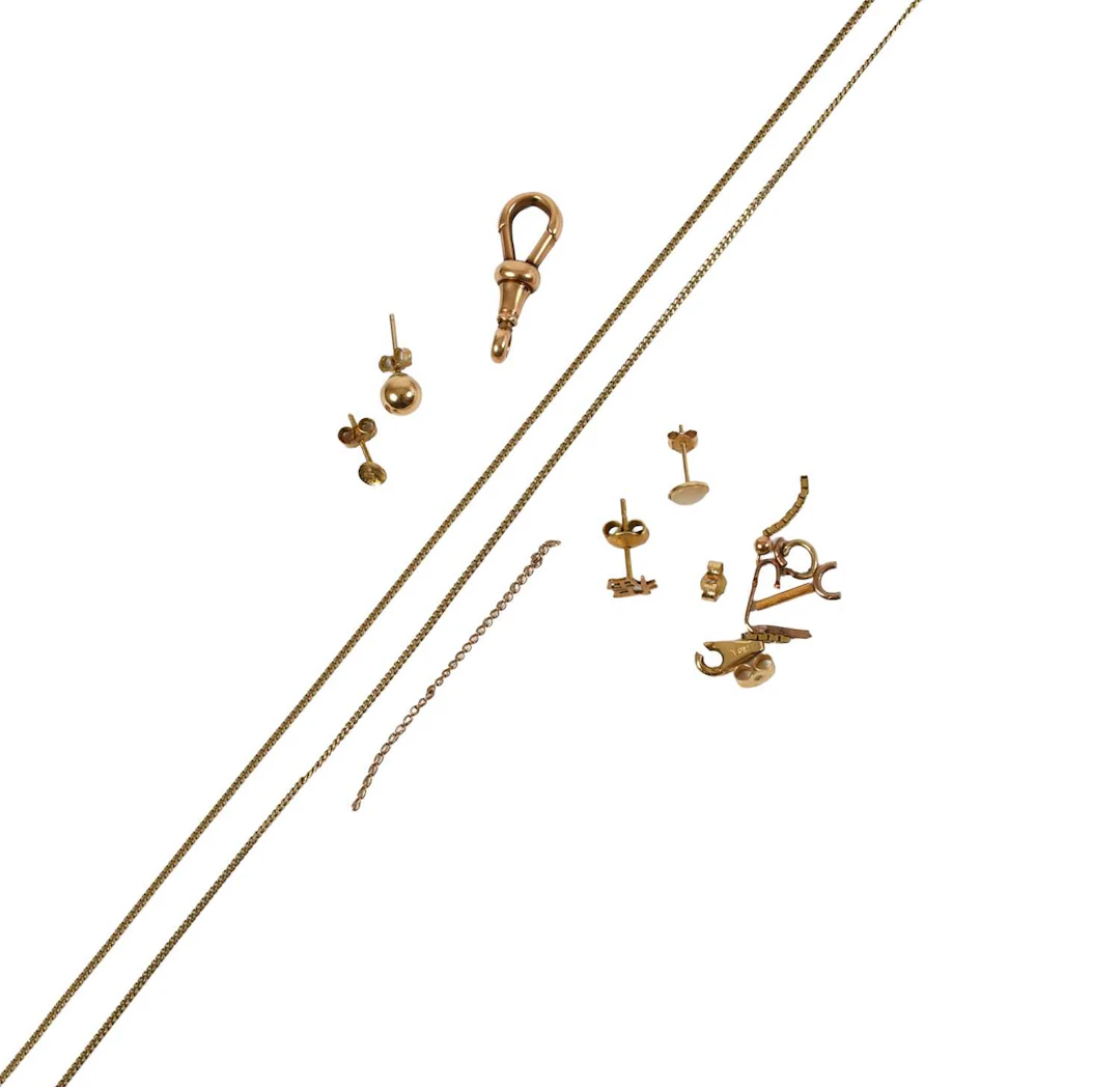 A Curb Link Chain, A Small Quantity of Findings
