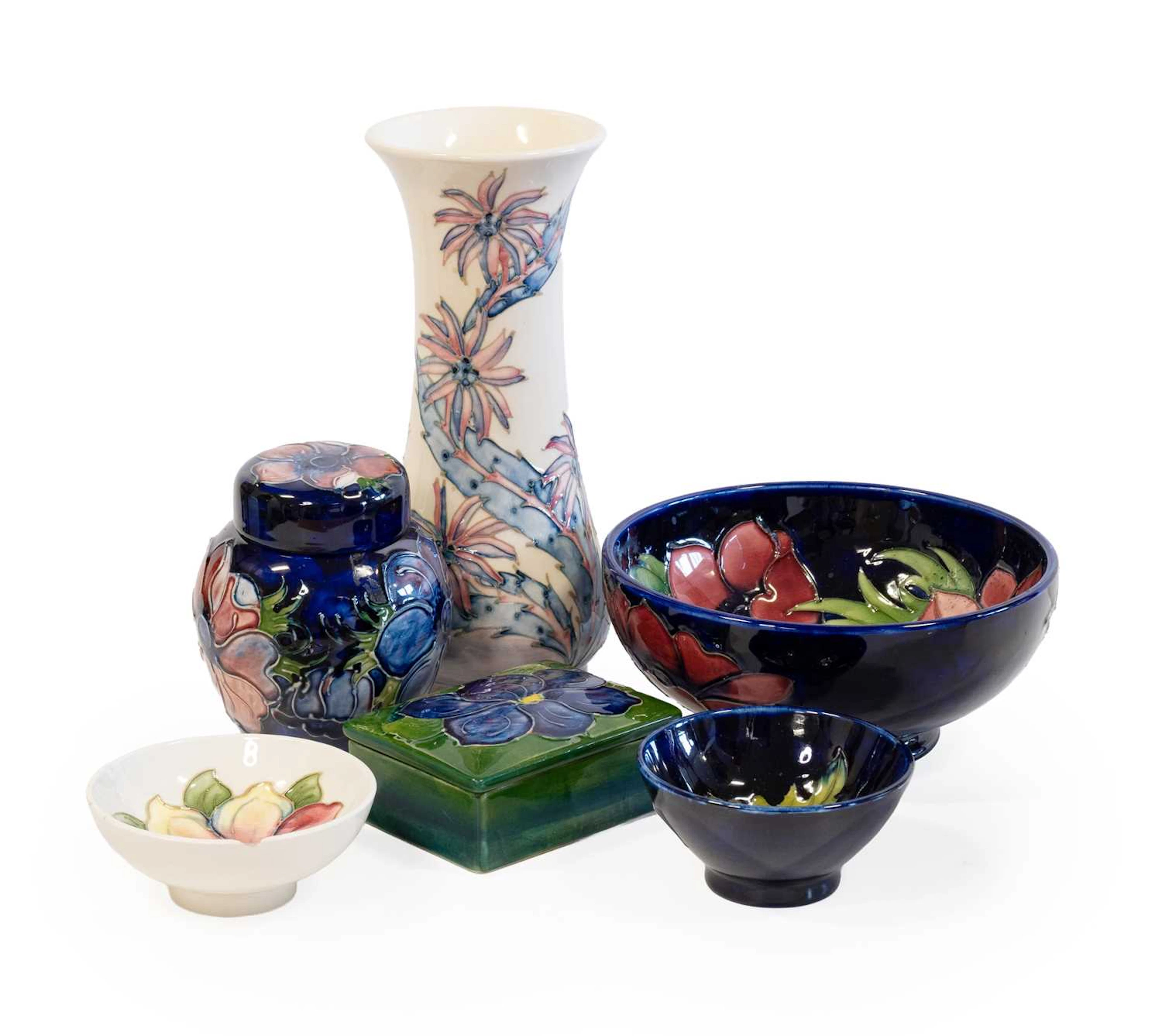 A Modern Moorcroft Daisy Pattern Collectors Club Vase