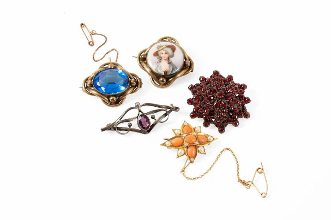 A Small Quantity of Jewellery