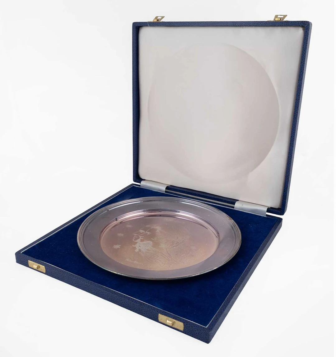 A Cased Elizabeth II Silver Commemorative Plate, by Roberts and Dore
