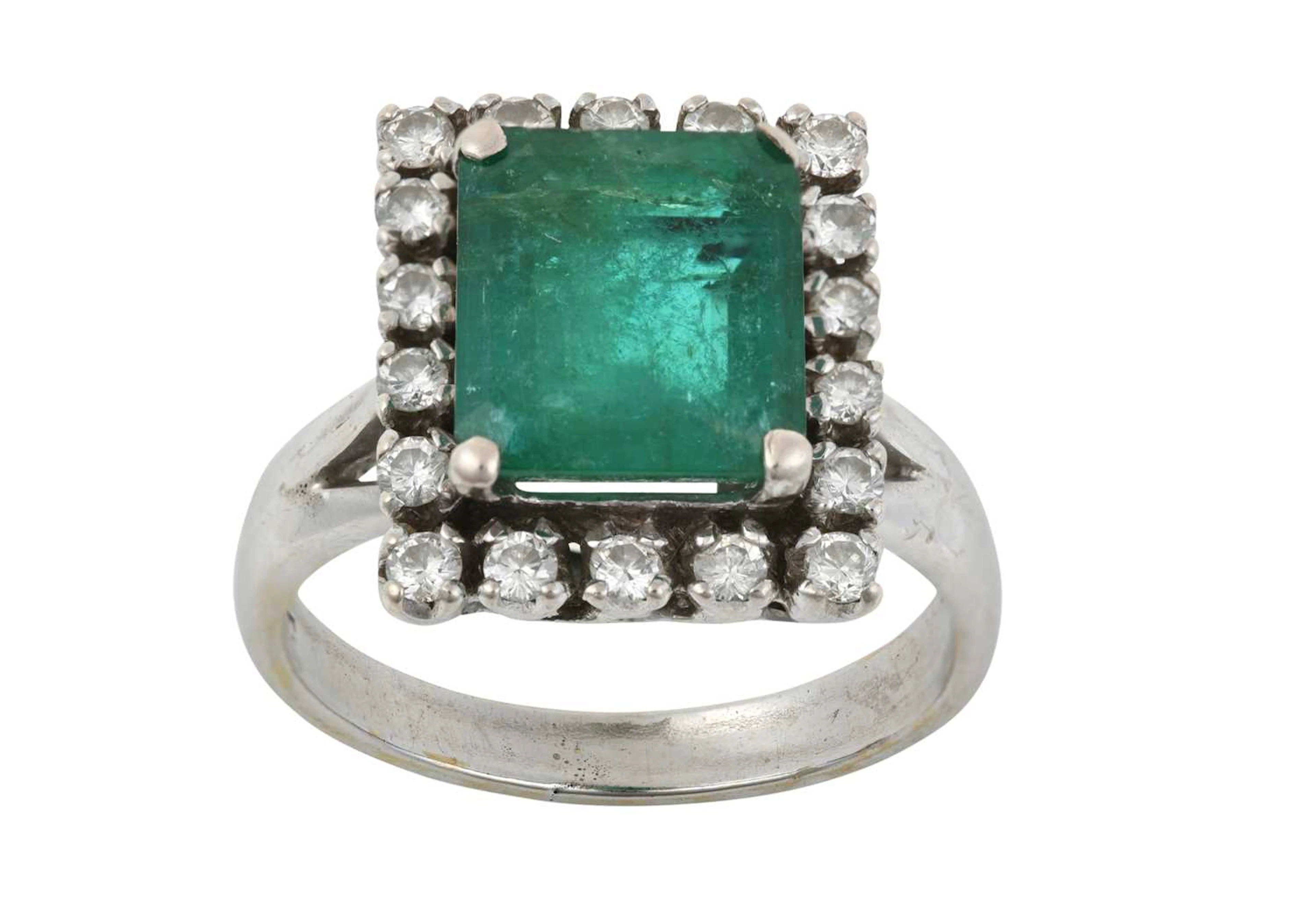 An Emerald and Diamond Cluster Ring