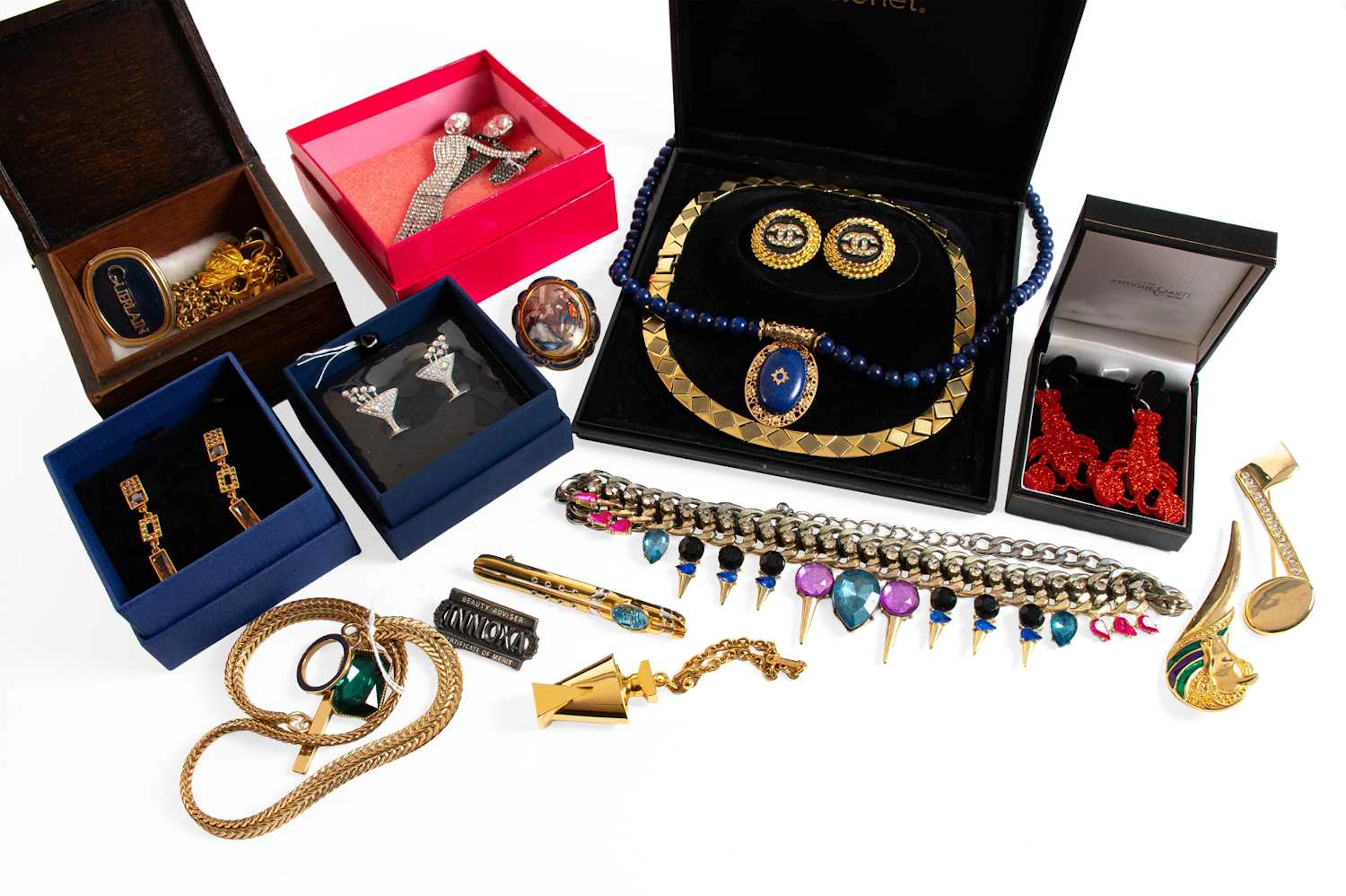 A Small Quantity of Costume Jewellery