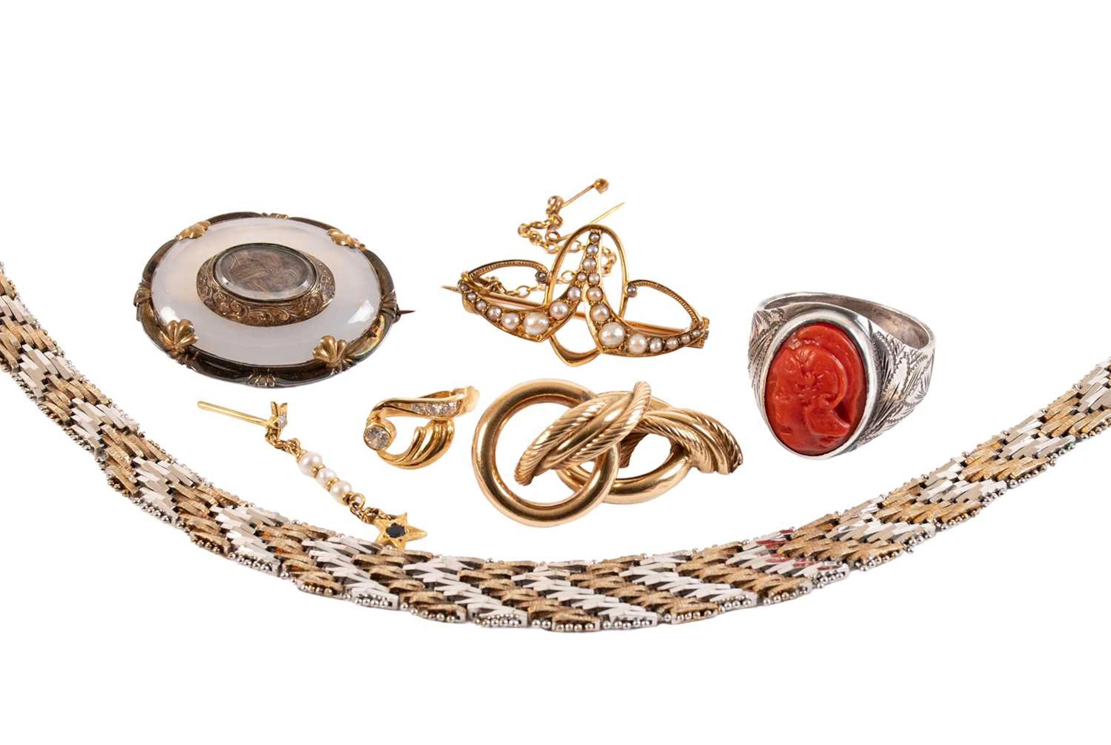 A Small Quantity of Jewellery