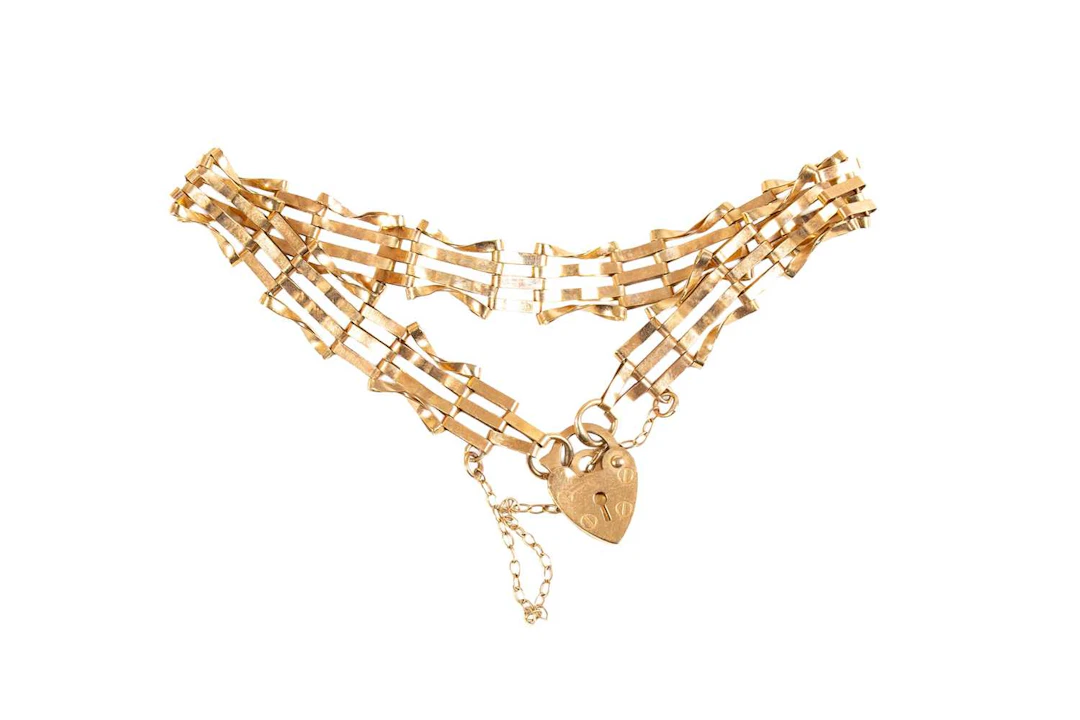A 9 Carat Gold Gate Link Bracelet
