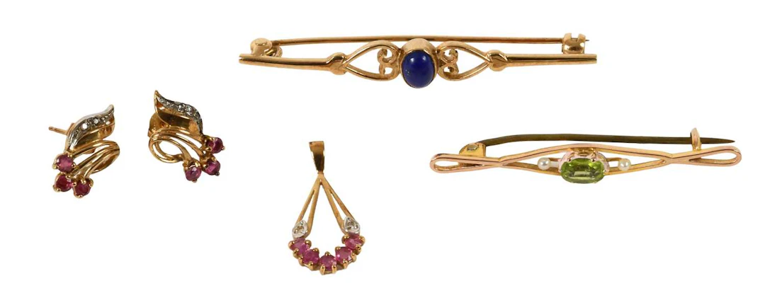 A Small Quantity of Jewellery