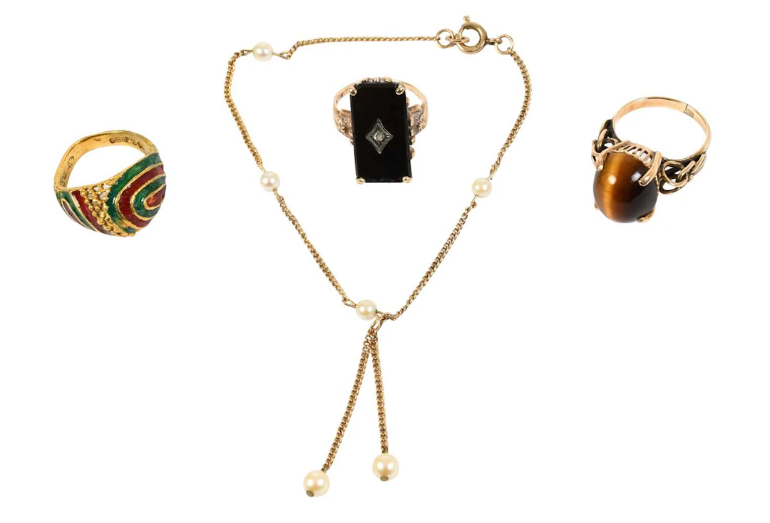 A Small Quantity of Jewellery