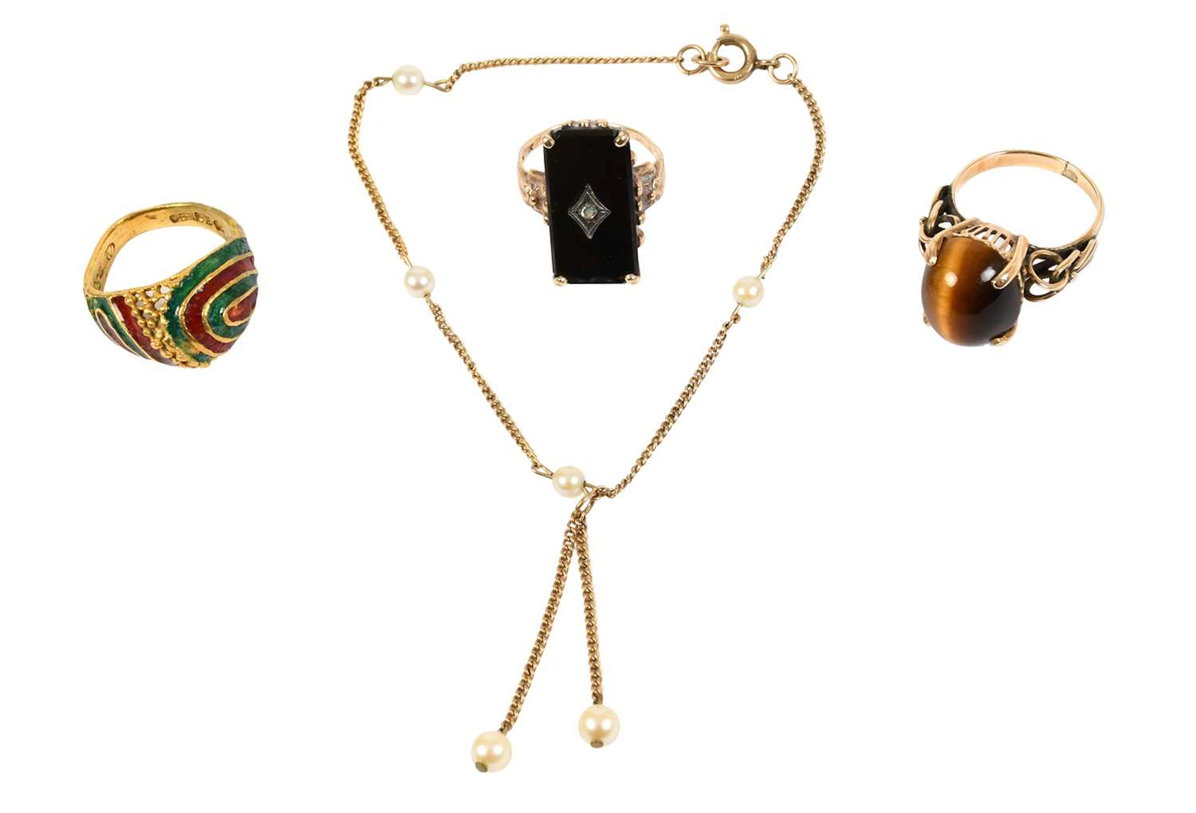 A Small Quantity of Jewellery