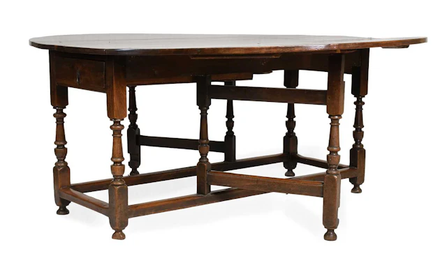 A George II Eight-Seater Walnut Gateleg Dining Table, 2nd quarter 18th century