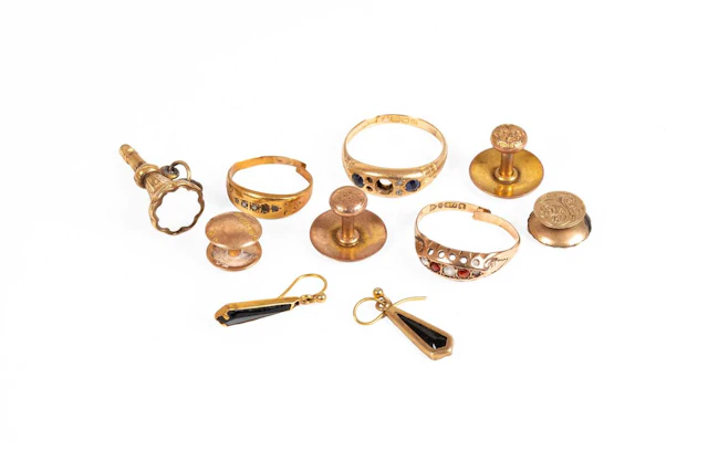 A Small Quantity of Jewellery