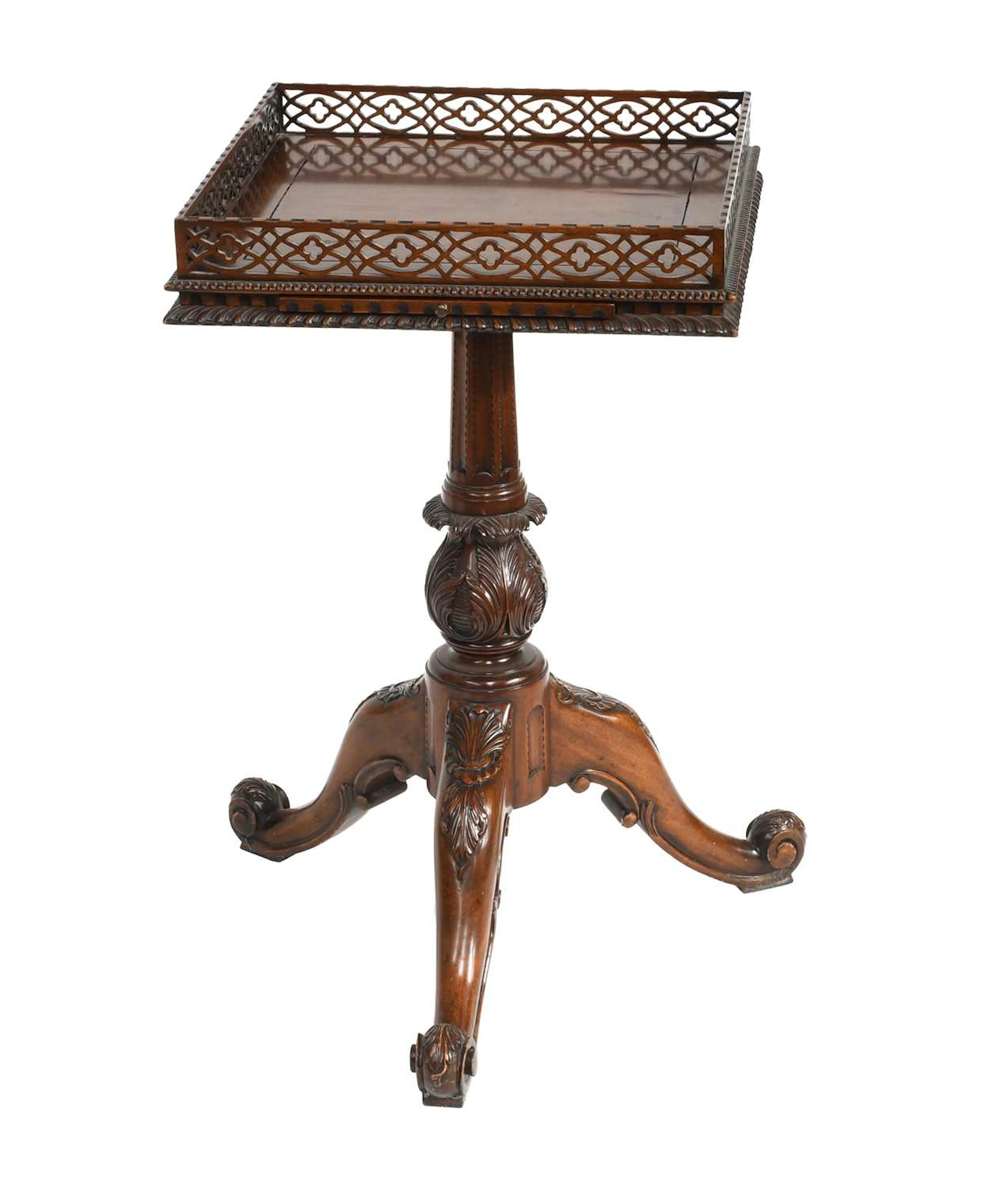 A Reproduction Chippendale Style Mahogany Tripod Table, 20th century