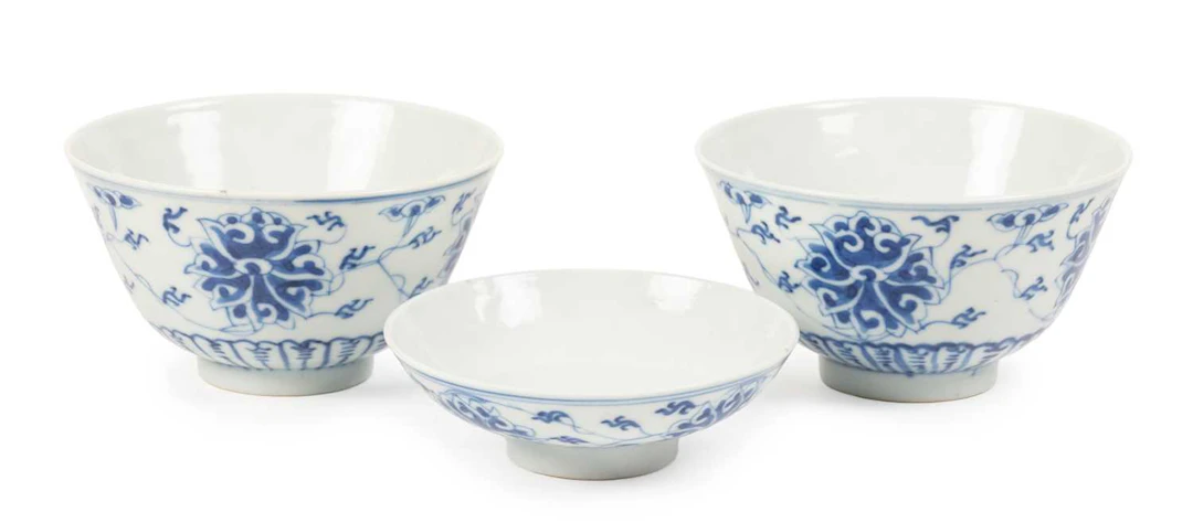 A Pair of Chinese Porcelain "Lotus" Bowls and One Cover, Guangxu reign