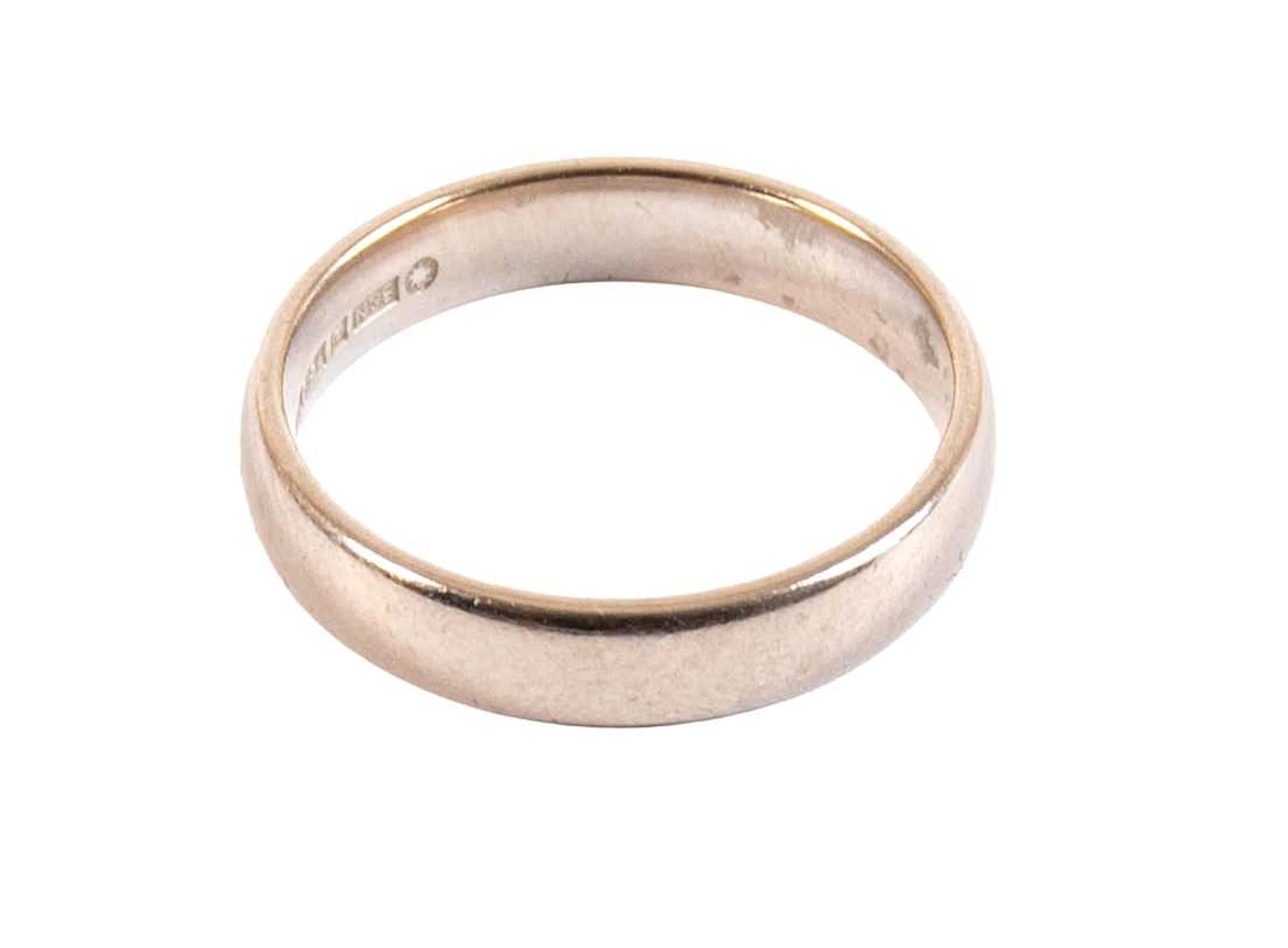 An 18 Carat White Gold Band Ring