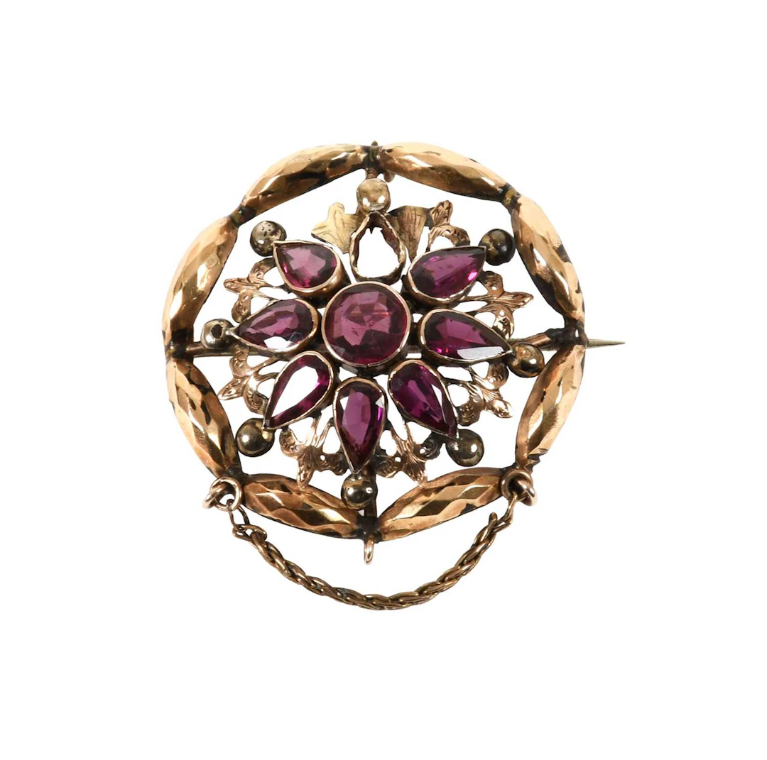 A Rhodolite Garnet Brooch