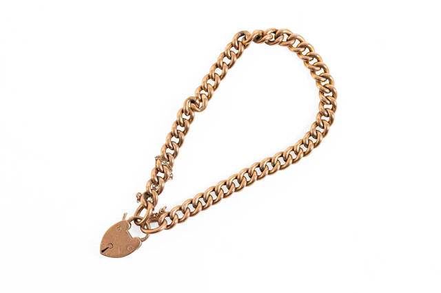 A 9 Carat Gold Curb Chain Bracelet