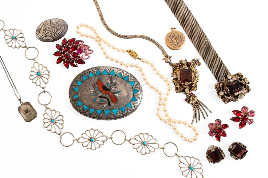 A Small Quantity of Jewellery