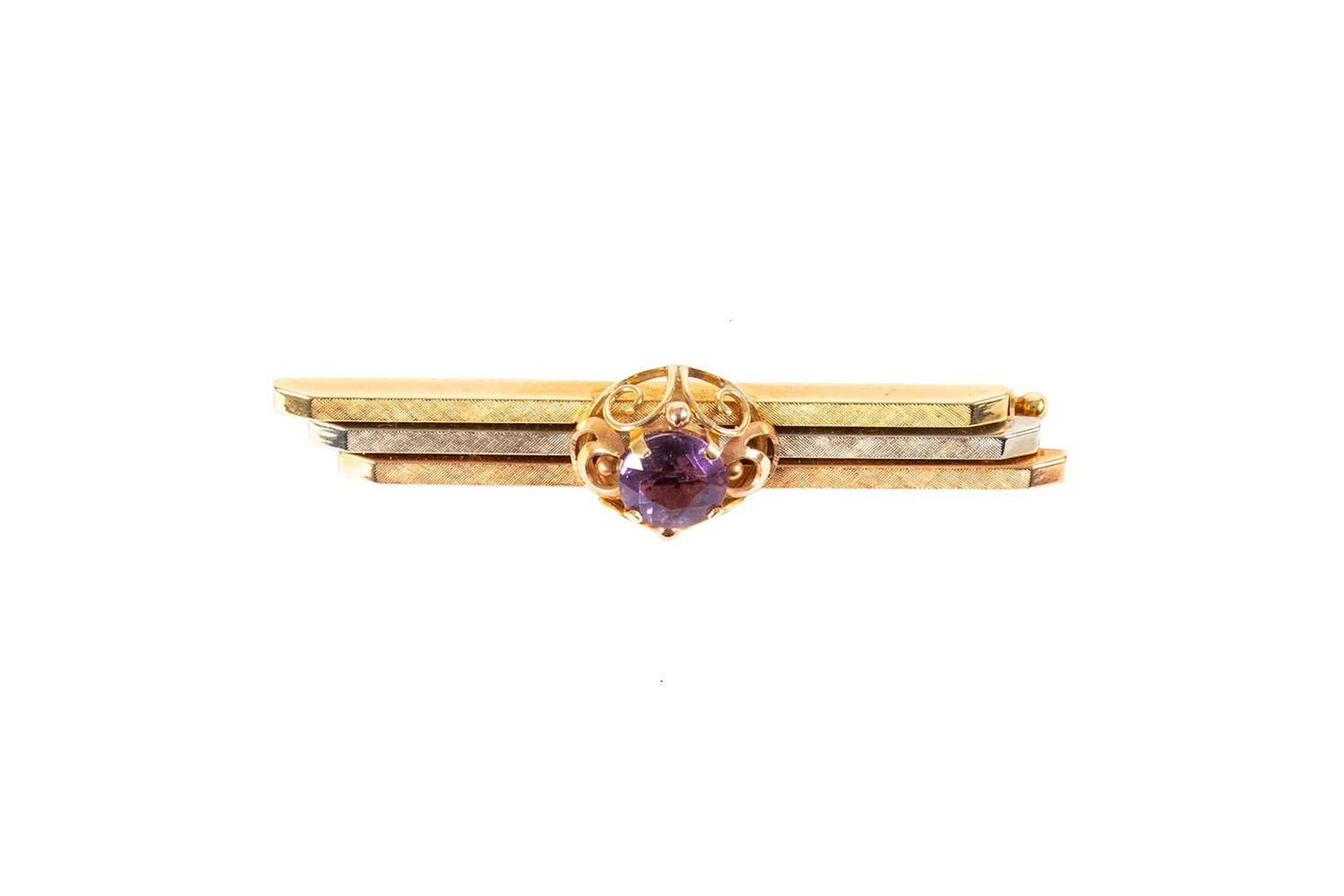 An Amethyst Tri-Colour Bar Brooch