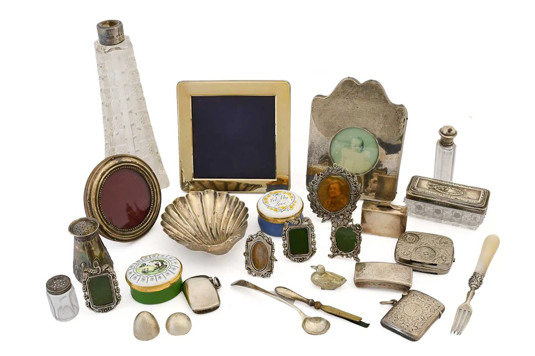 A Collection of Assorted Silver and Objects of Vertu