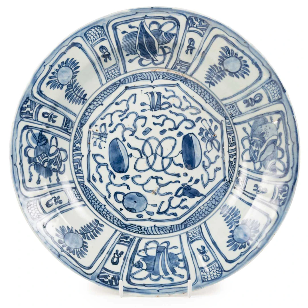 A Kraak Porcelain Dish, Wanli period