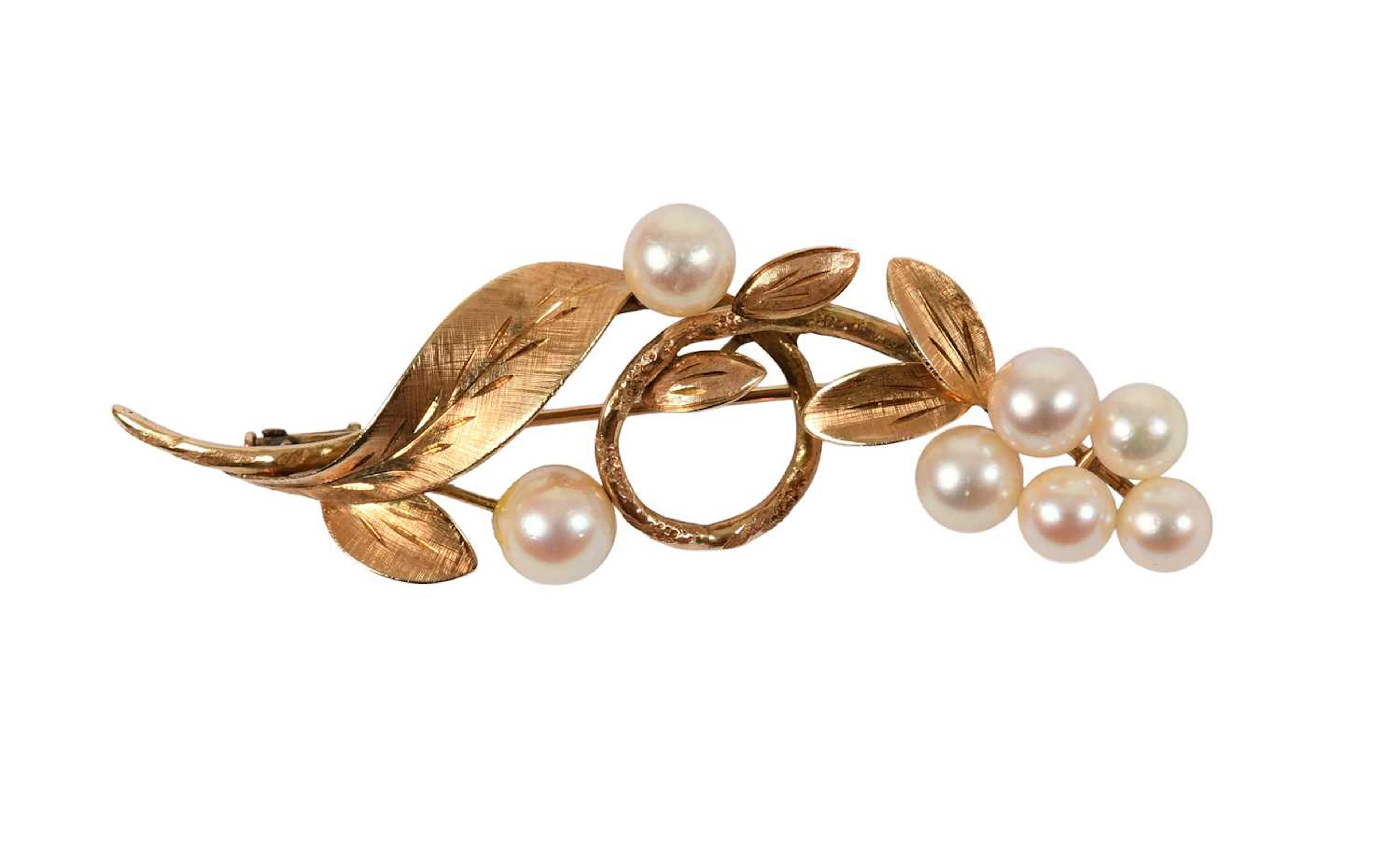 A Cultured Pearl Brooch