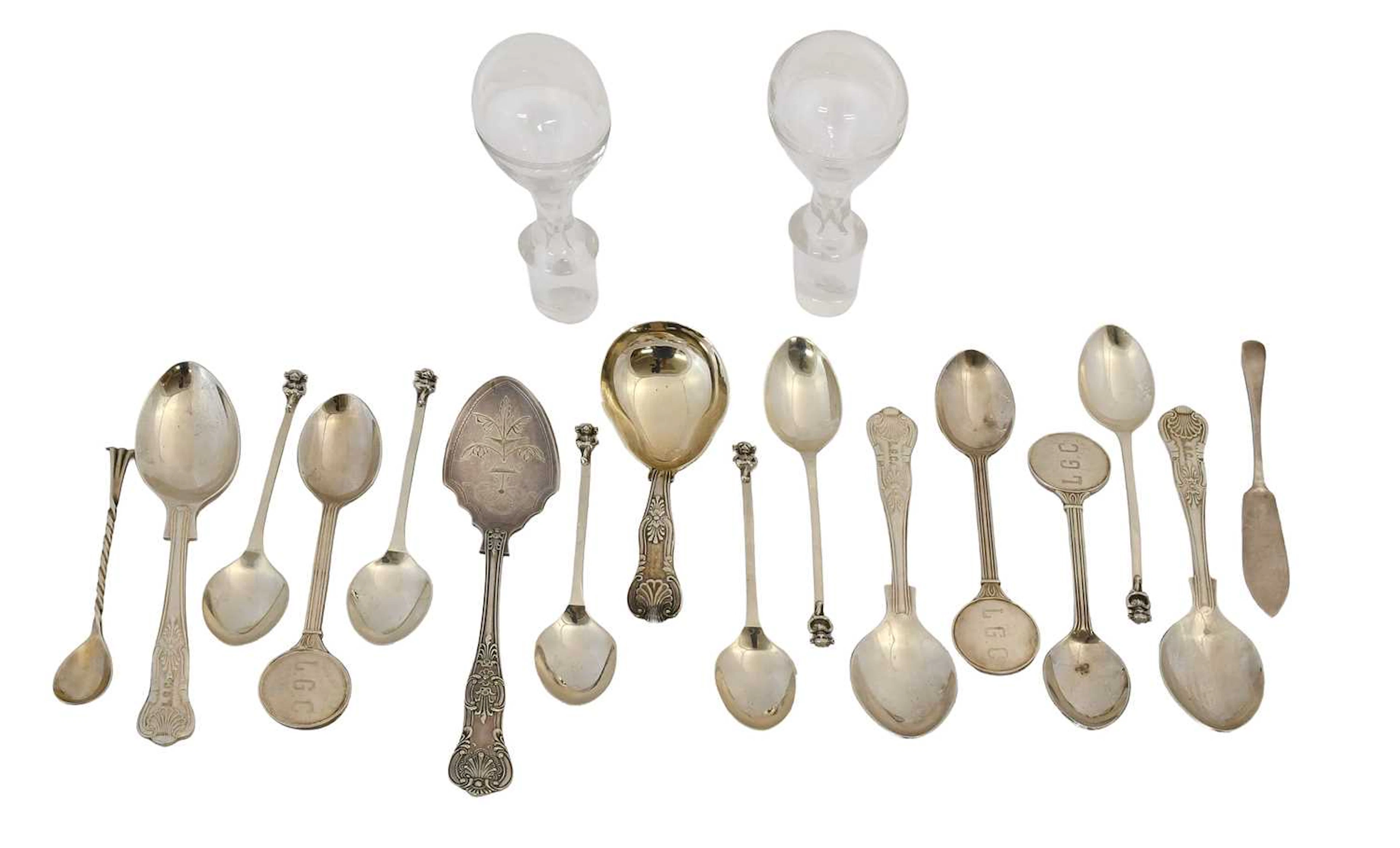 A Set of Six Elizabeth II Silver Teaspoons, by C. Robathan and Son