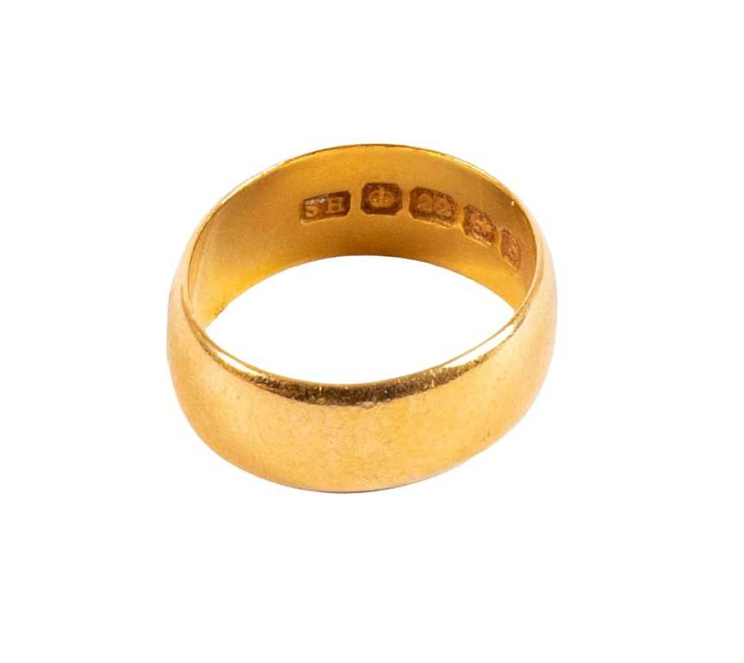 A 22 Carat Gold Band Ring