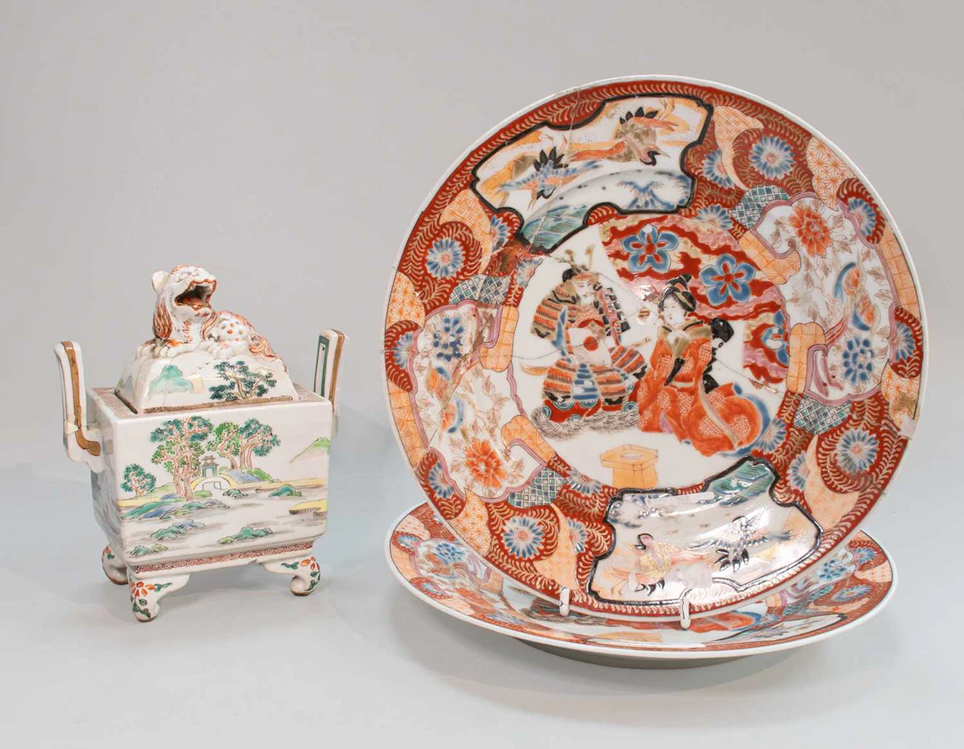 A Japanese Porcelain Koro and Cover, late Meiji period
