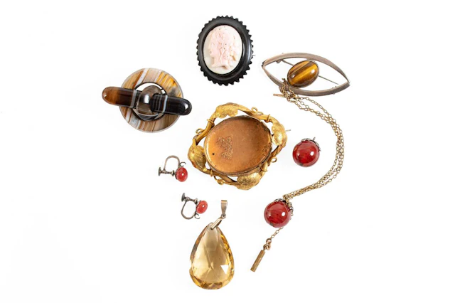 A Small Quantity of Jewellery