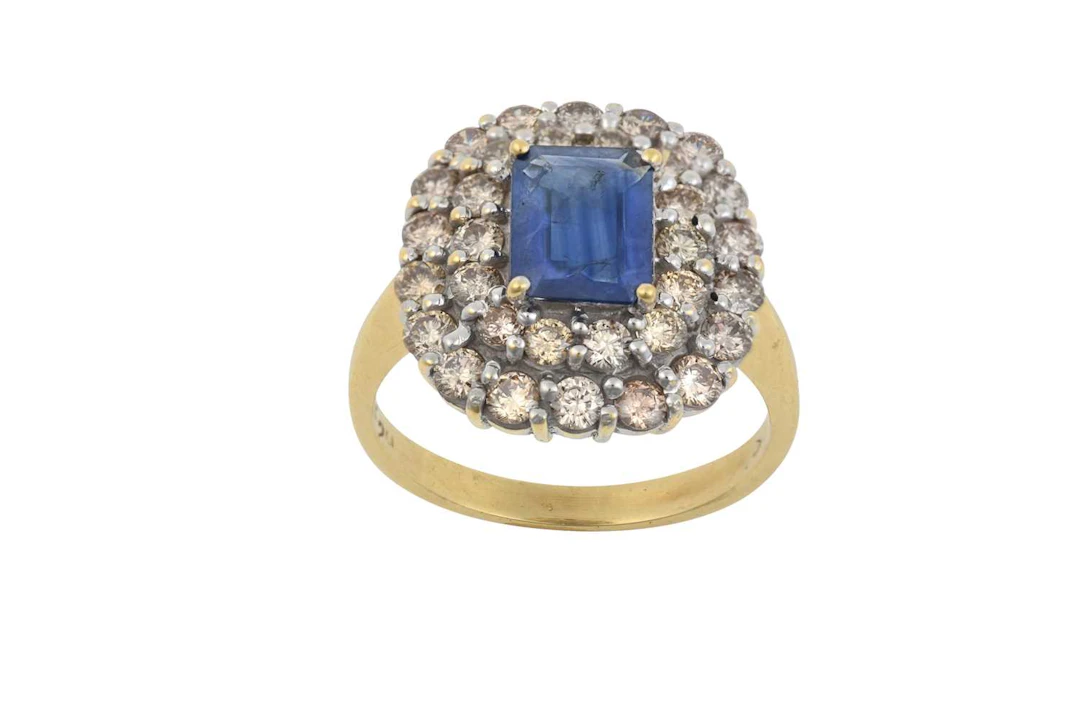 A Sapphire and Diamond Cluster Ring
