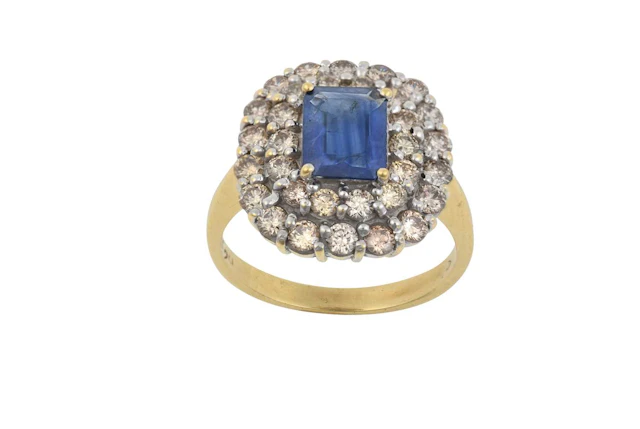 A Sapphire and Diamond Cluster Ring