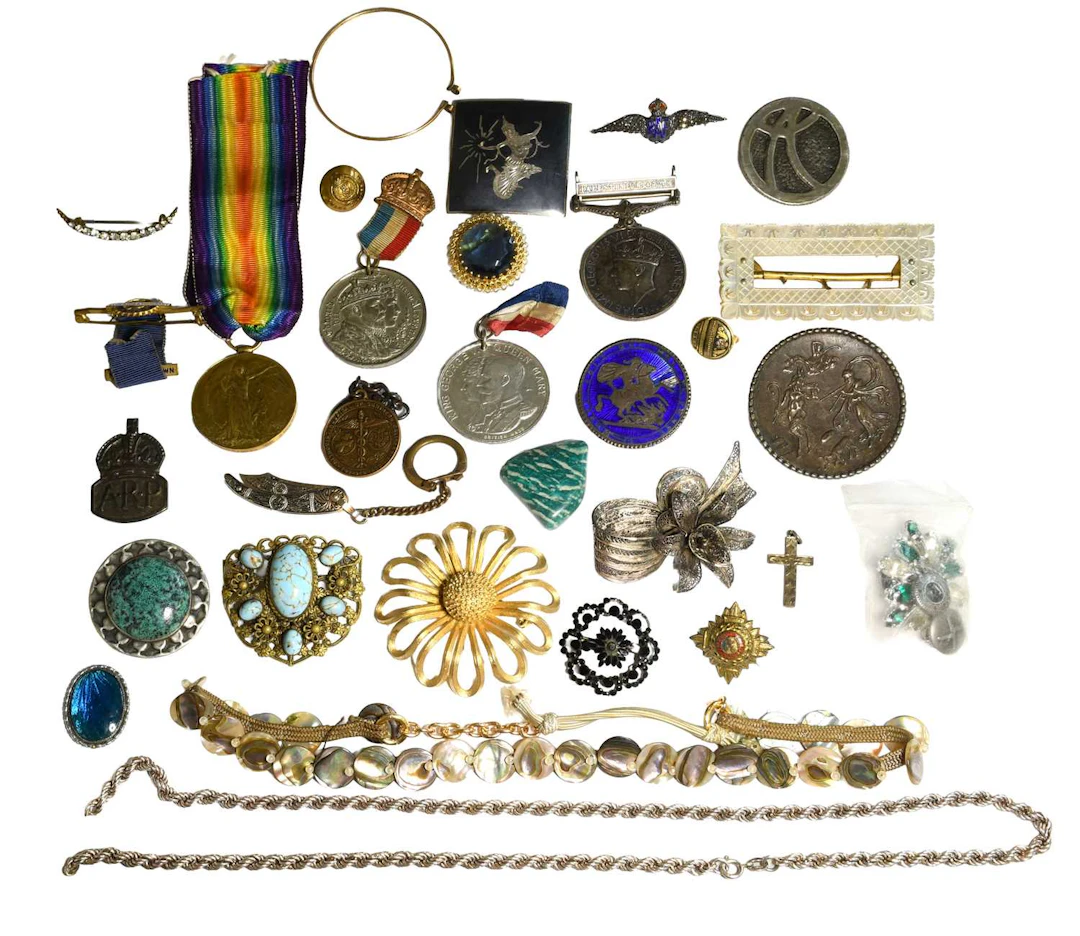A Quantity of Jewellery, A General Service Medal 1918-62, A Victory Medal