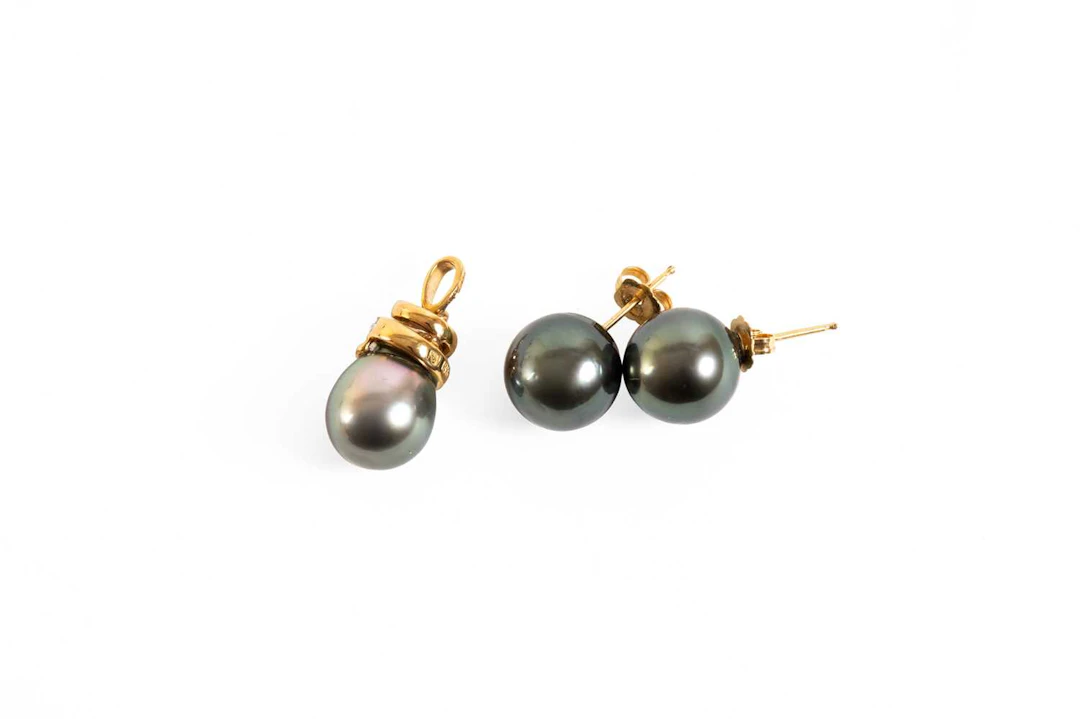 An 18 Carat Gold Tahitian Pearl and Diamond Pendant, A Pair of Tahitian