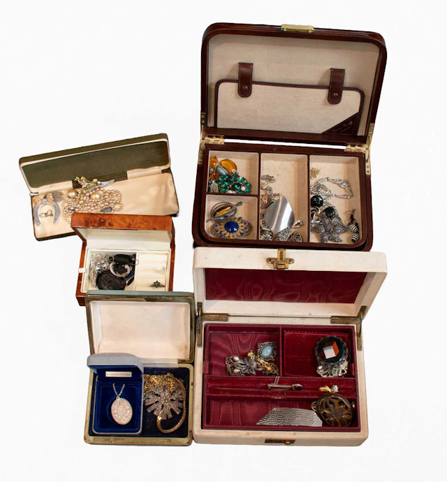 A Quantity of costume and silver jewellery