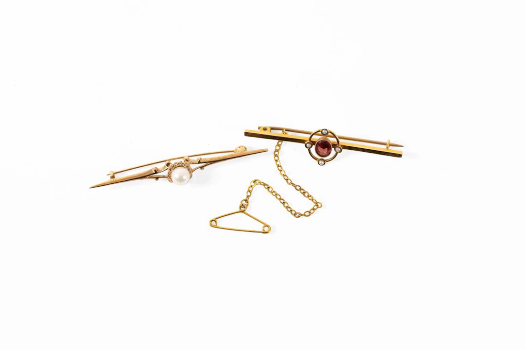 A 9 Carat Gold Cultured Pearl Bar Brooch, Split Pearl and Red Stone Bar Brooch