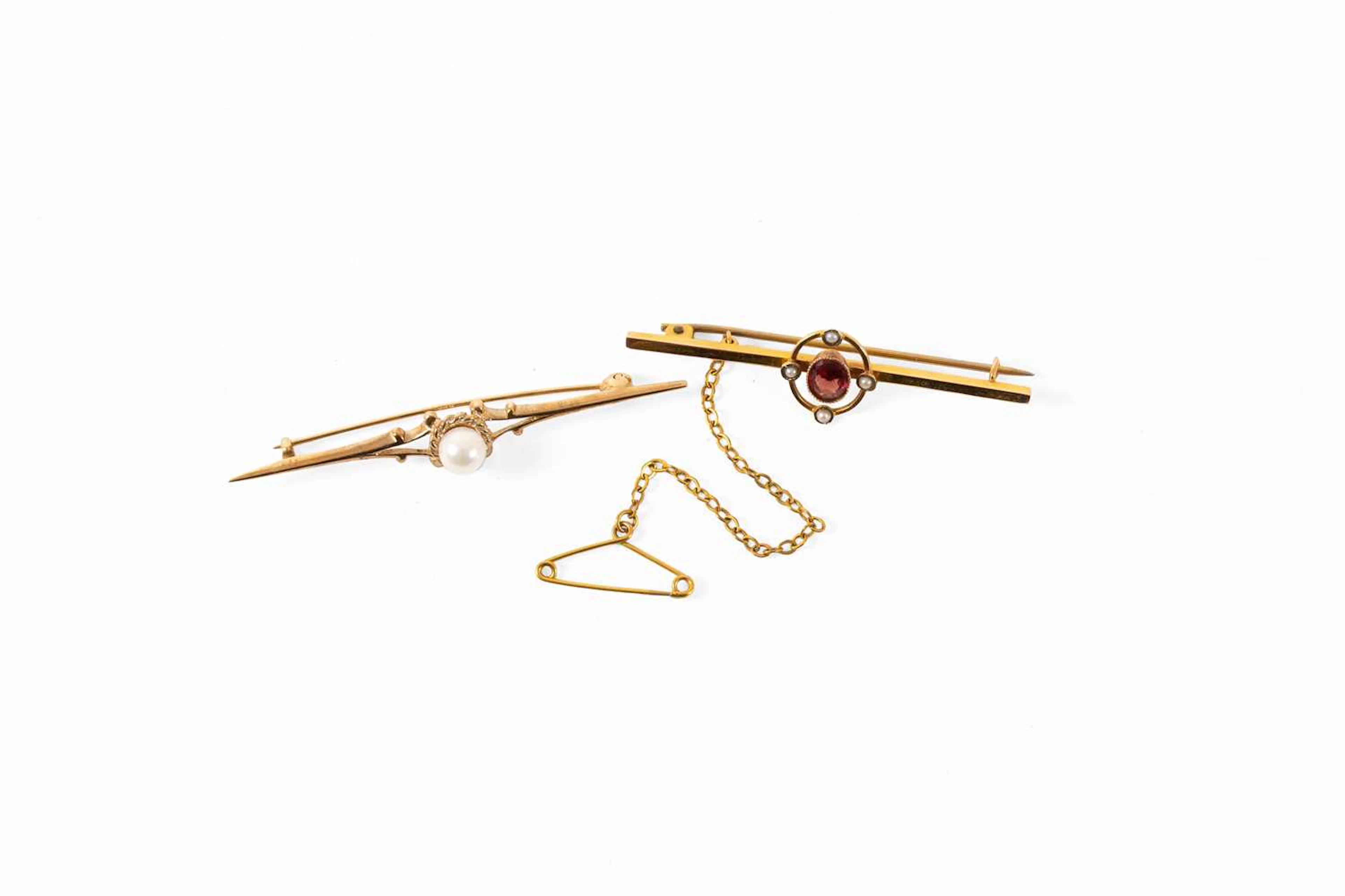 A 9 Carat Gold Cultured Pearl Bar Brooch, Split Pearl and Red Stone Bar Brooch
