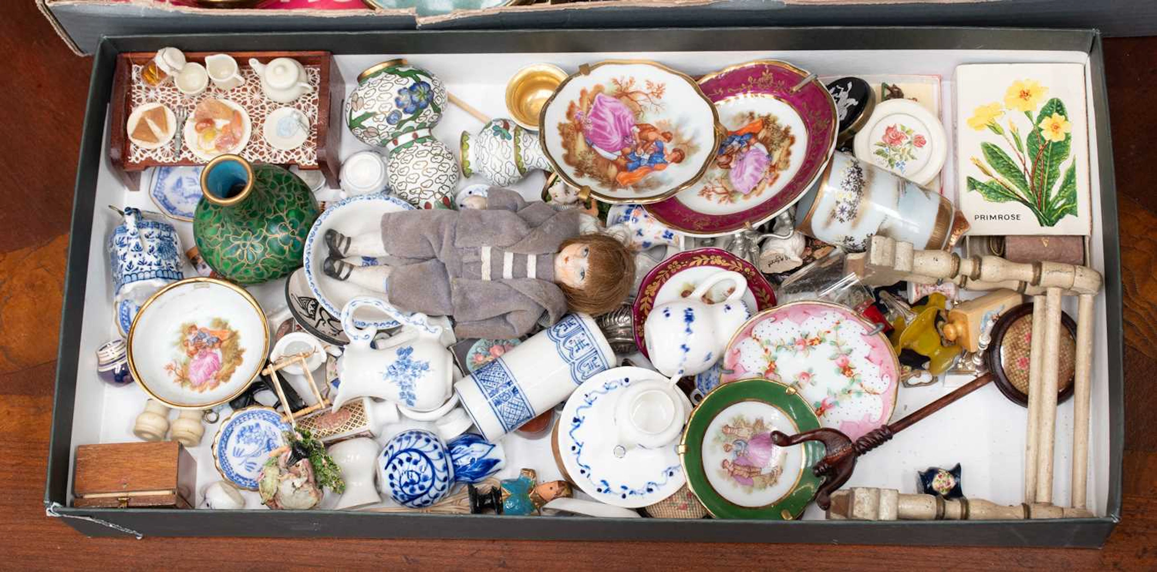 Modern Dolls House Accessories
