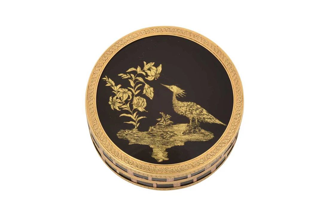A Louis XVI Two-Colour Gold, Lacquer and Tortoiseshell Bonbonnière