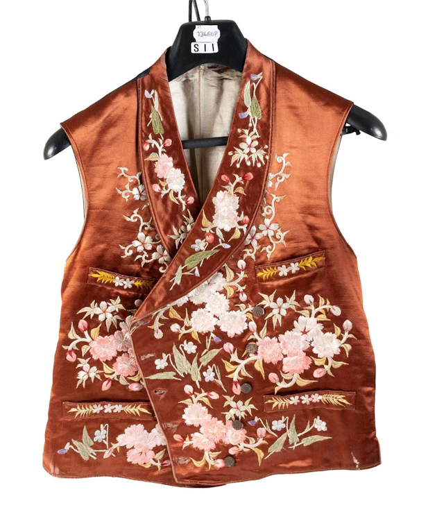 A Chinese Lined Silk Waistcoat, Qing Dynasty, 19th century