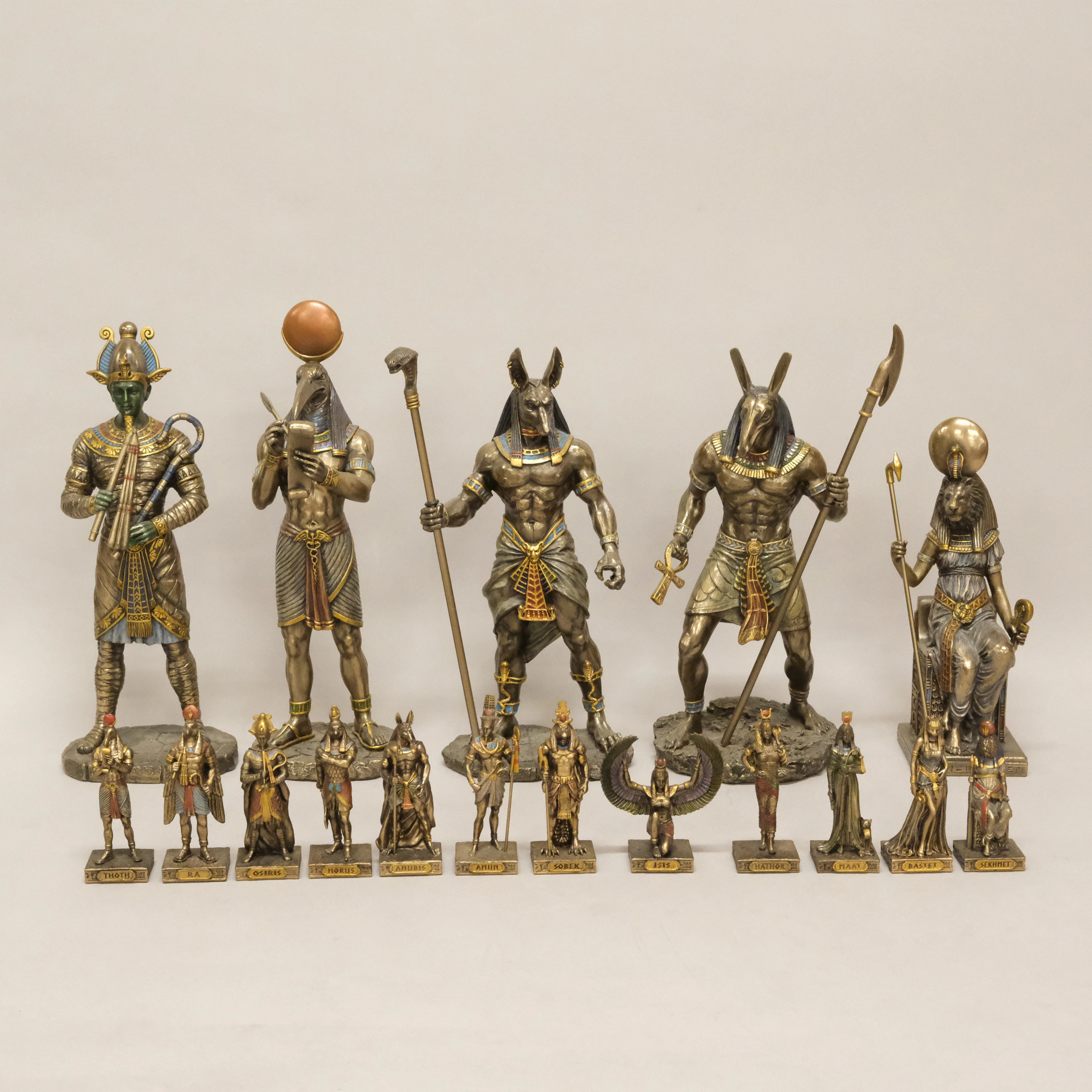 18 EGYPTISKA FIGURER, VERONESES DESIGN.