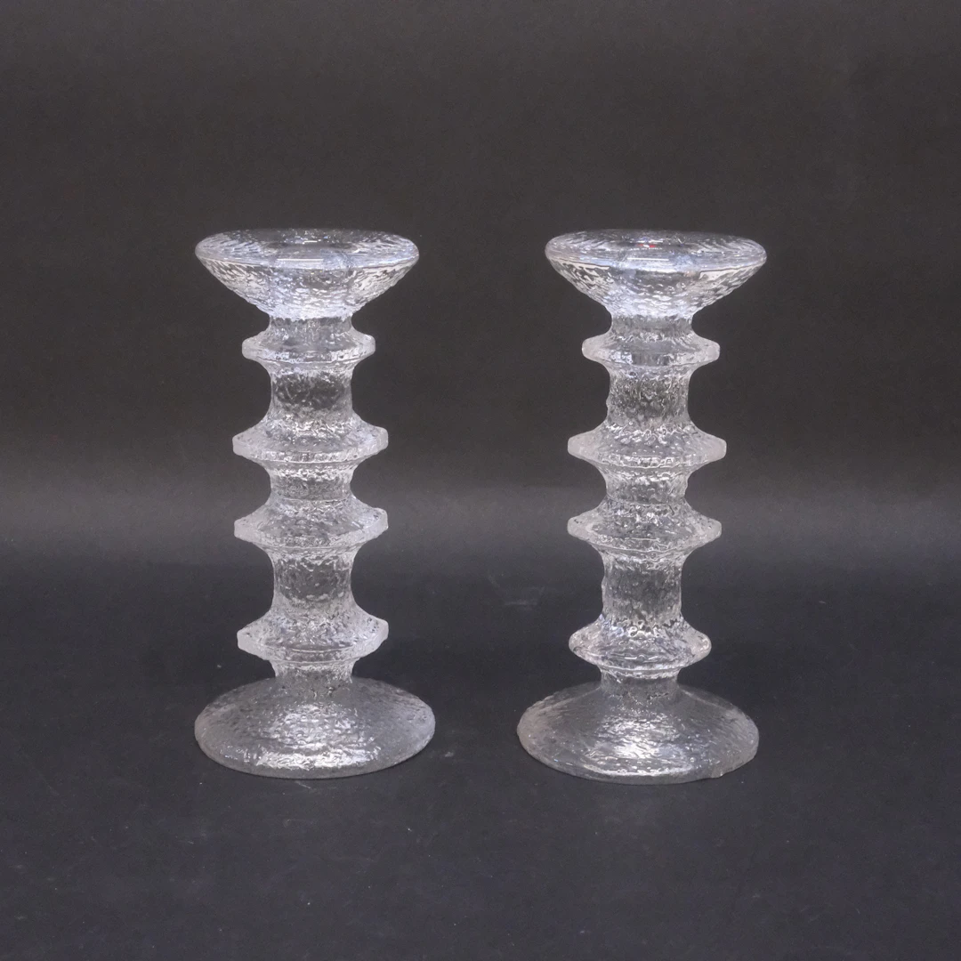TIMO SARPANEVA. IITTALA, TVÅ LJUSSTAKAR " FESTIVO ".