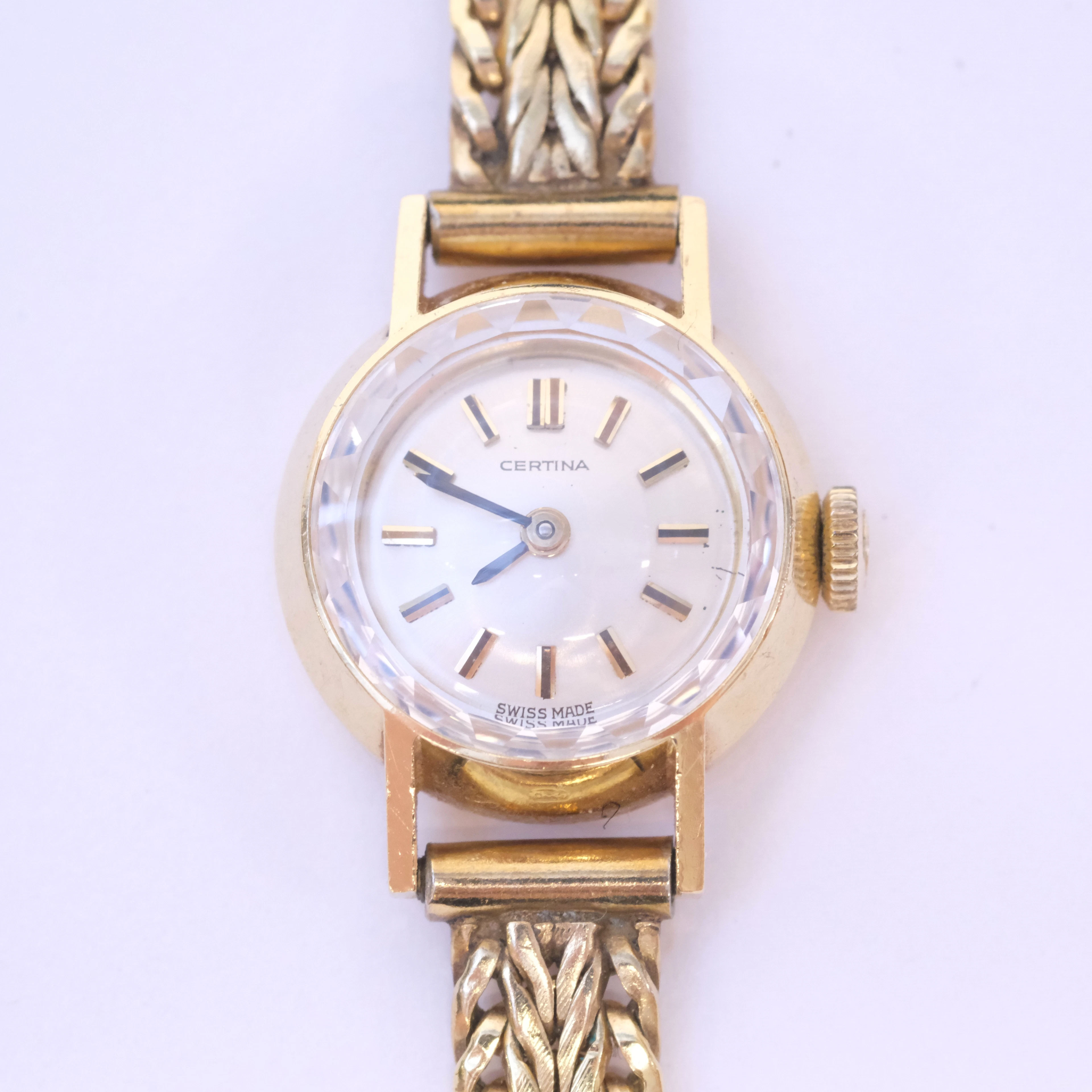 DAMARMBANDSUR, CERTINA, 18K GULD.
