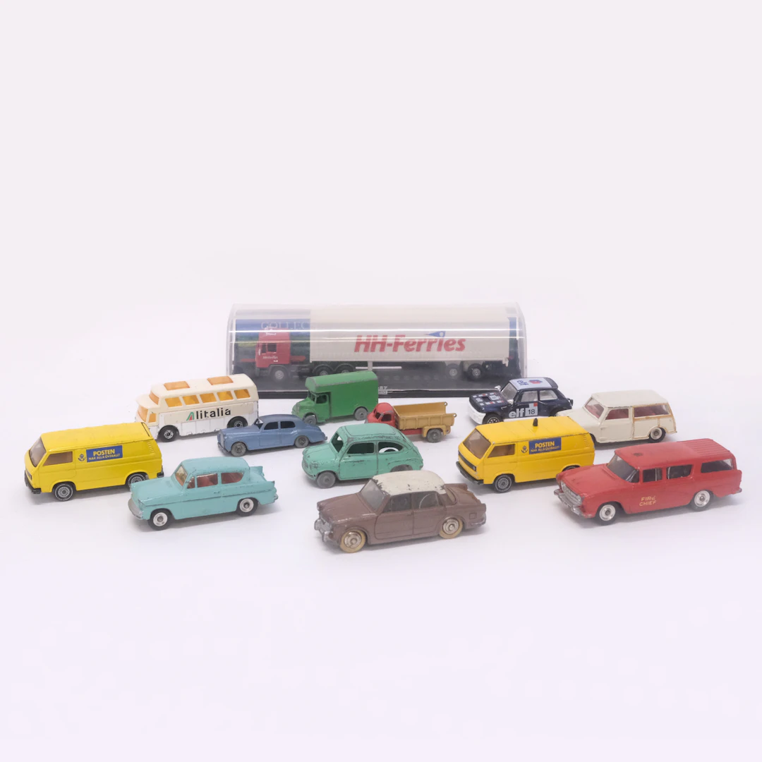 SAMLING BILMODELLER BL.A. DINKY TOYS, 13 DELAR.