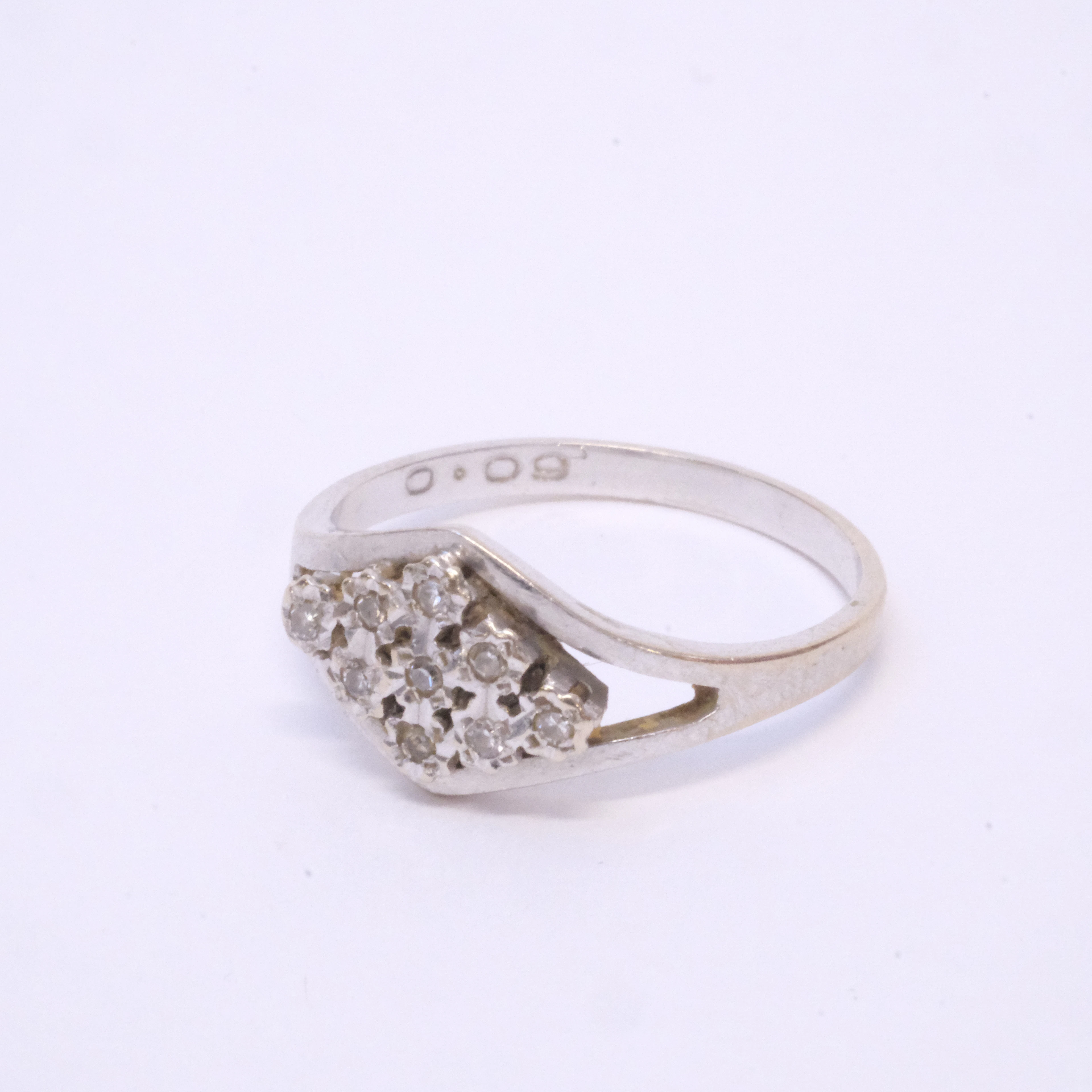 RING MED DIAMANTER, 0,09CT, 18K VITGULD.